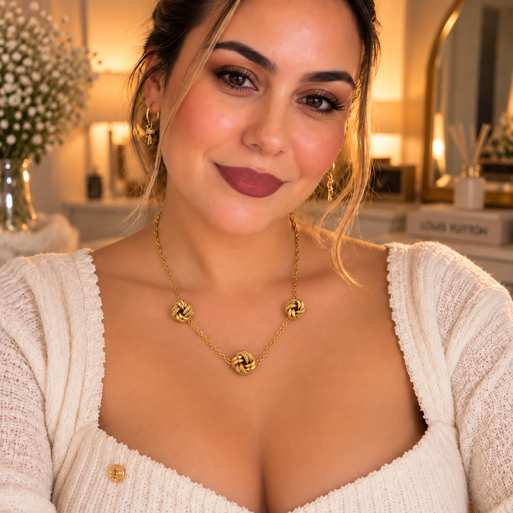 Collier Triple Boules de Noeuds Luxe