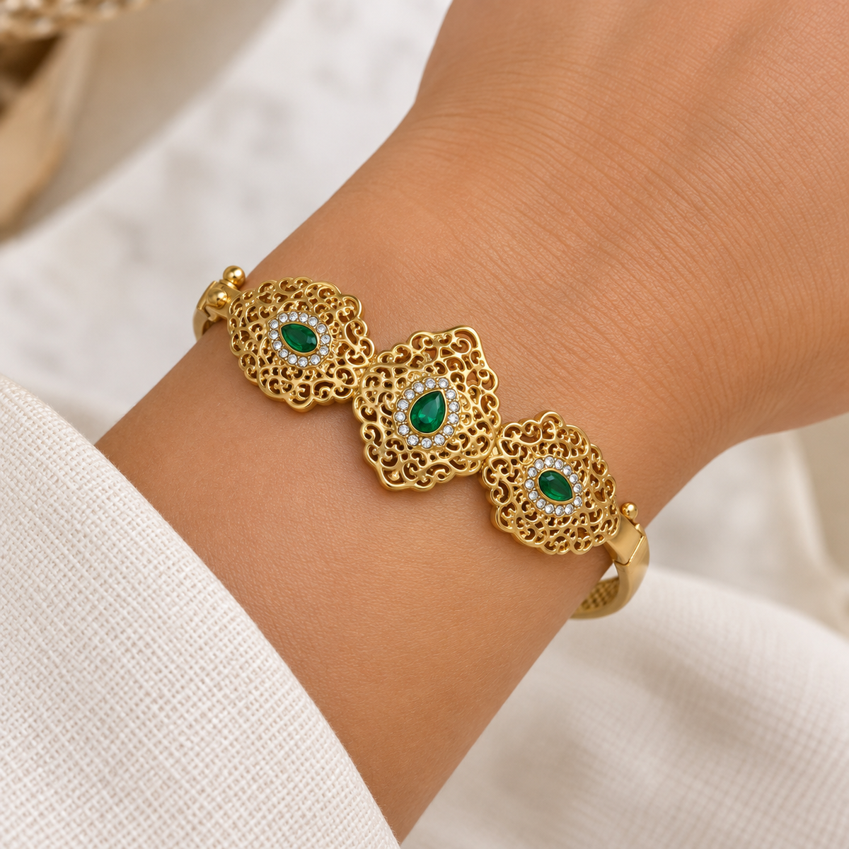 Bracelet Rigide Rosaces Orientales Pierres Vertes Luxe