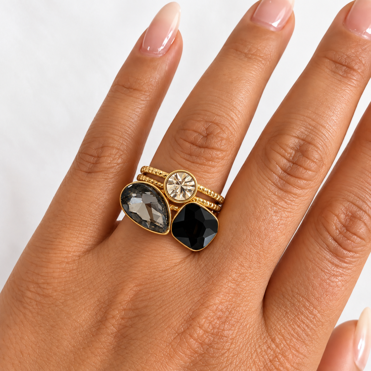 Bague Cristaux Goutte Grise et Carré Noir Luxe