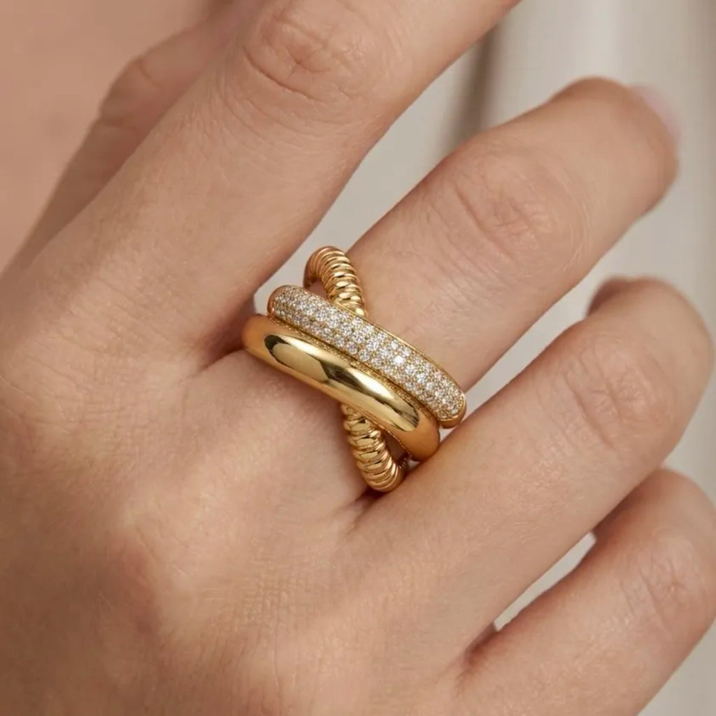 Bague Triple Lignes Torsade, Dorée et Cristaux Luxe