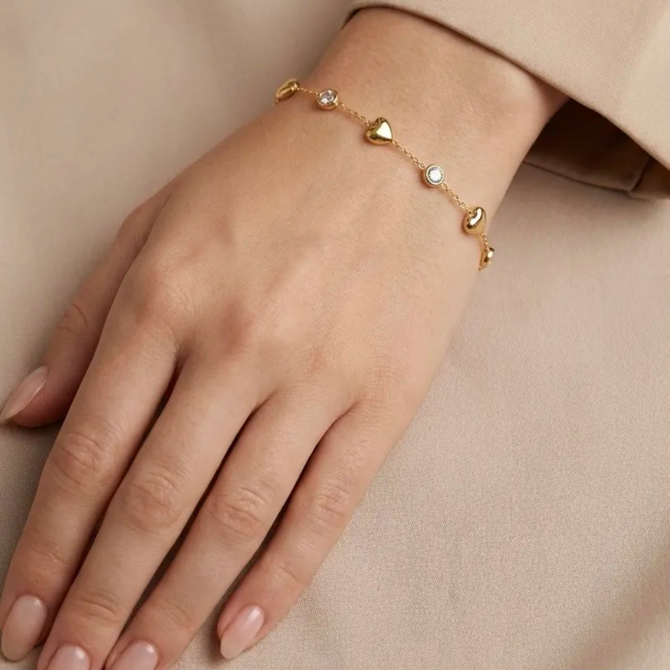 Bracelet Coeurs Bombés et Cristaux Ronds Luxe