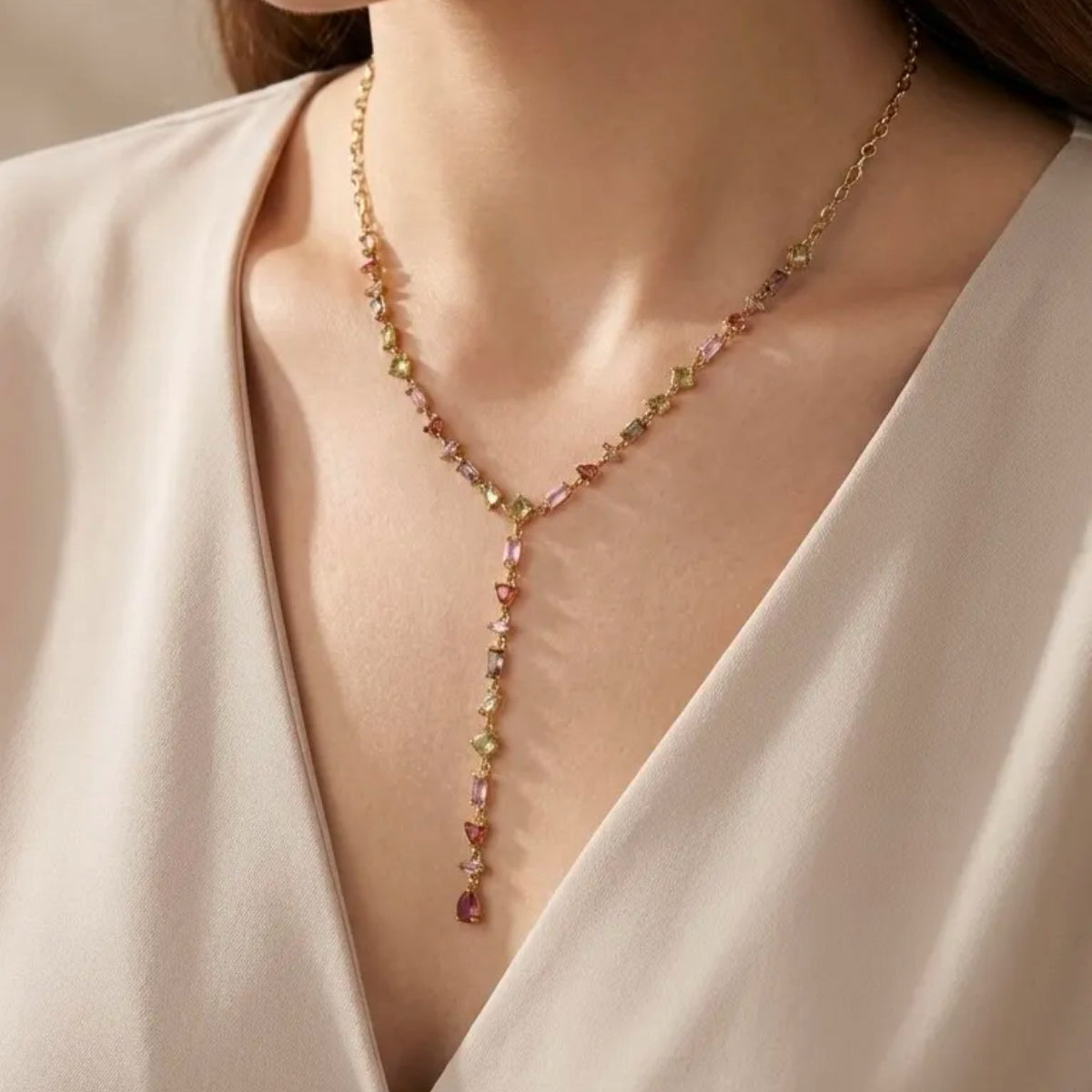 Collier Multi Cristaux Multi Formes Rouges, Verts et Roses Luxe Descendant
