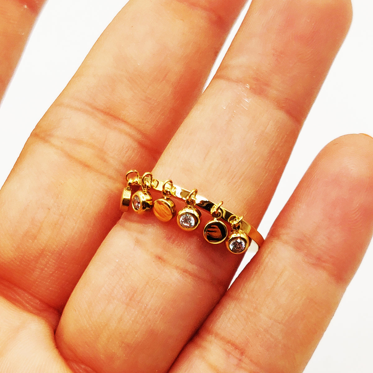 Bague Pendentifs Cristaux et Cercles Dorés