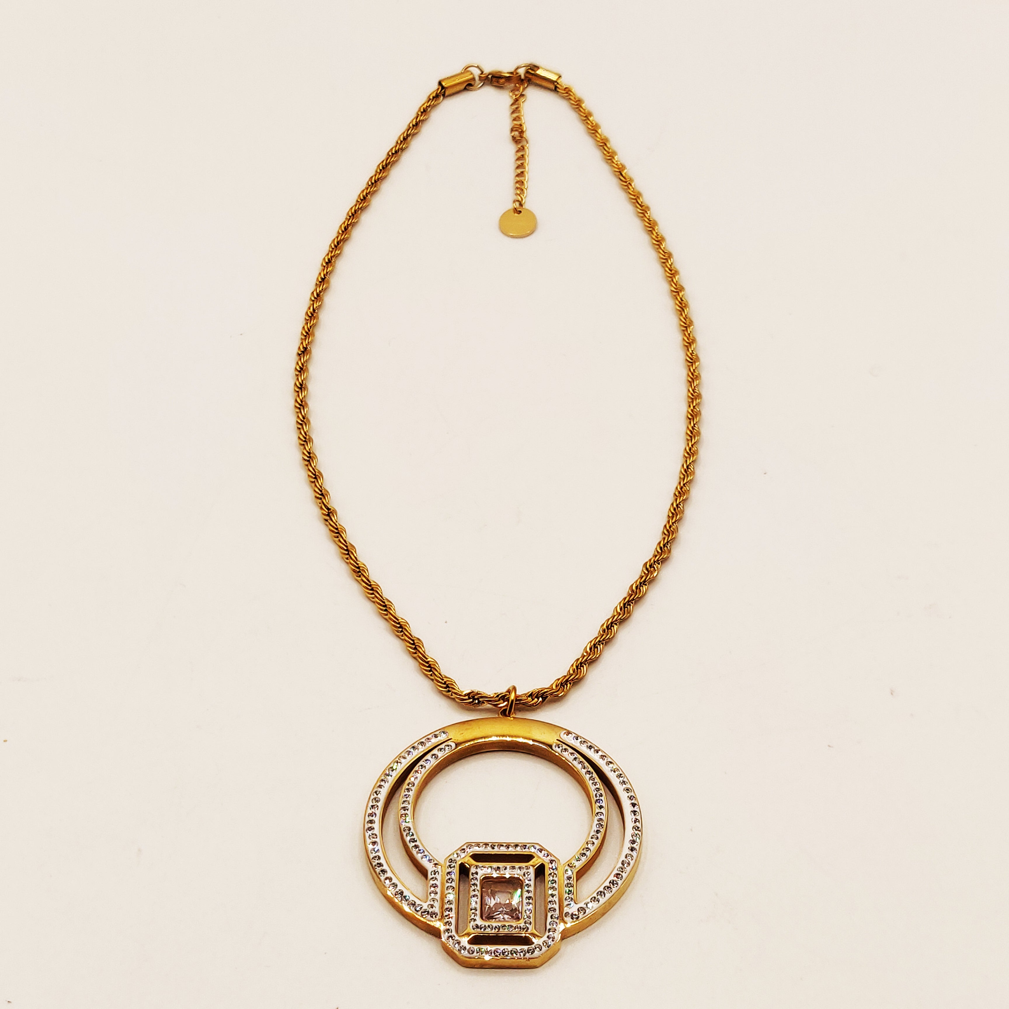 Collier Torsade Multi Lignes Grand Pendentif Cercle Cristal Carré Luxe