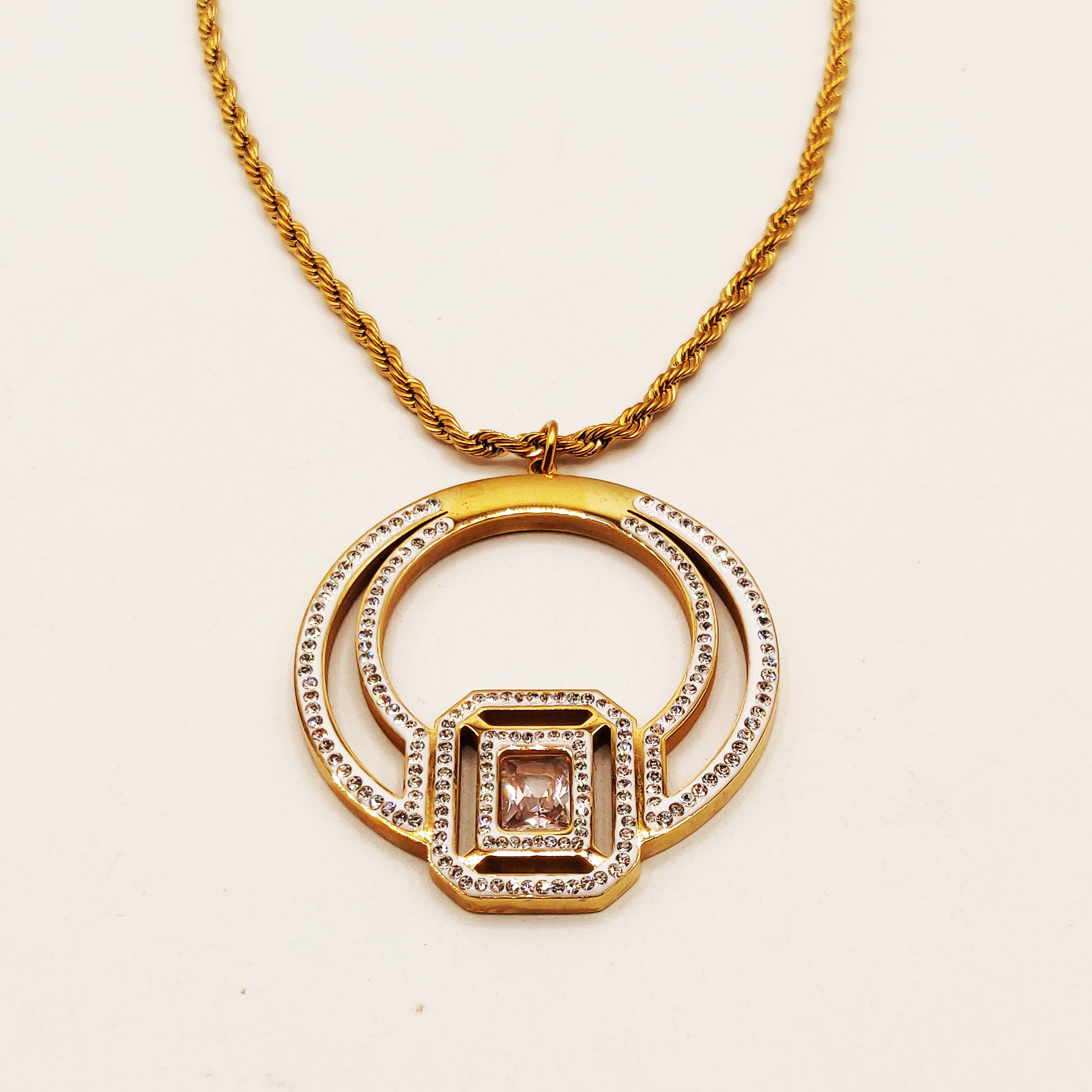 Collier Torsade Multi Lignes Grand Pendentif Cercle Cristal Carré Luxe
