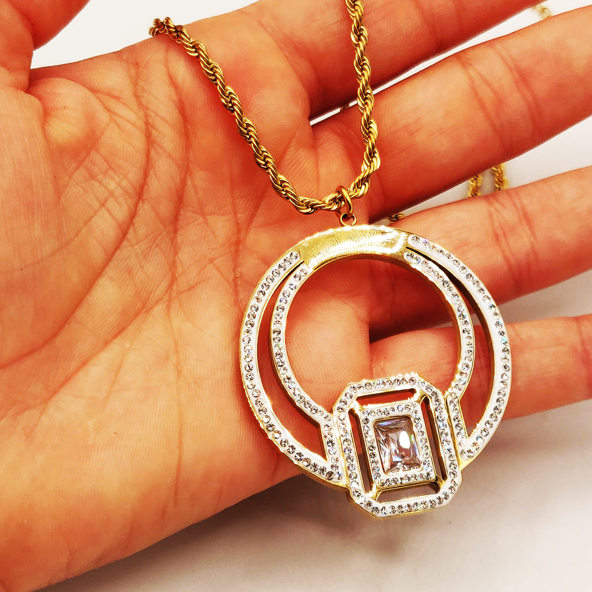 Collier Torsade Multi Lignes Grand Pendentif Cercle Cristal Carré Luxe