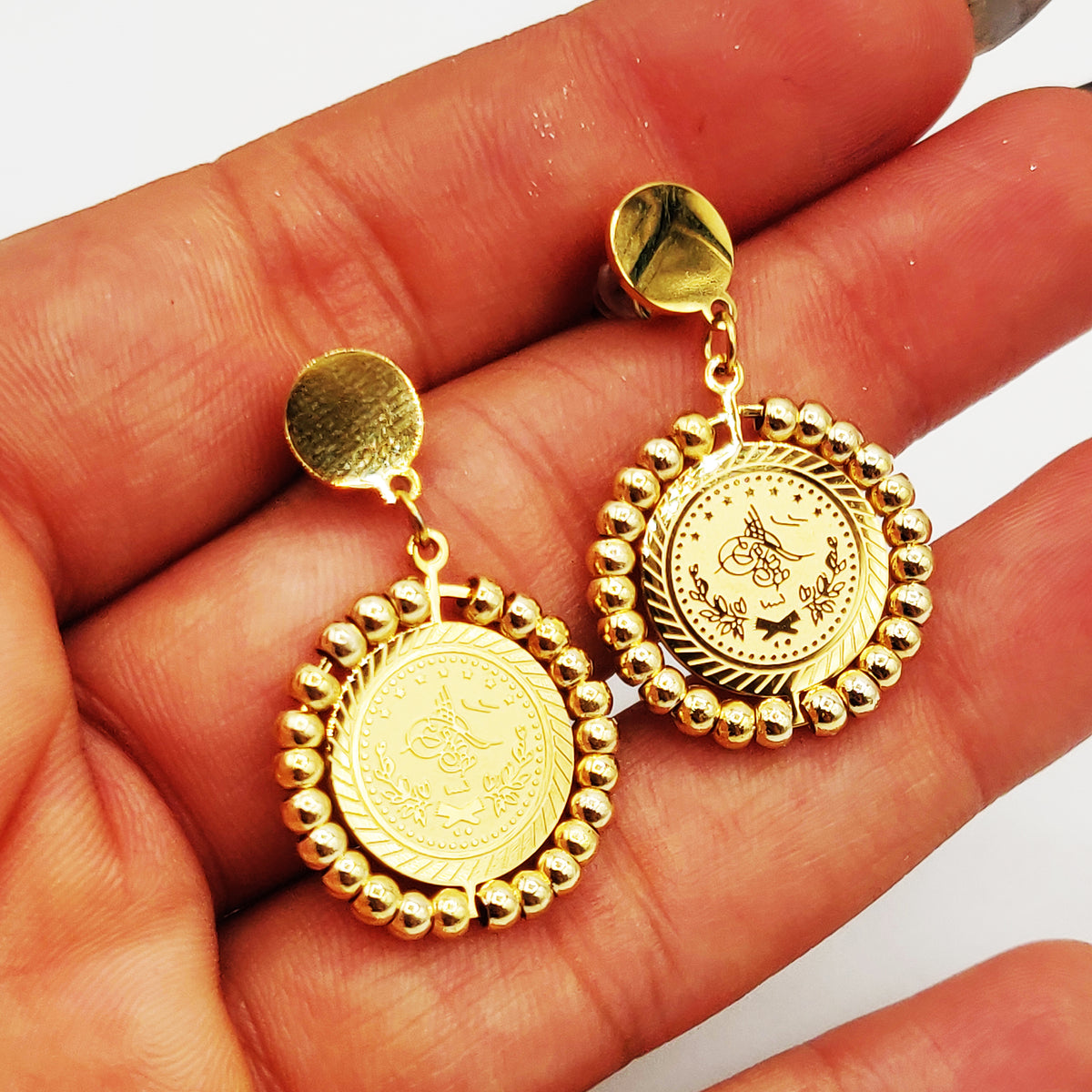 Boucles d'oreilles Torsade Multi Lignes Louise Tour Boules Dorées Pendentifs Louise Luxe