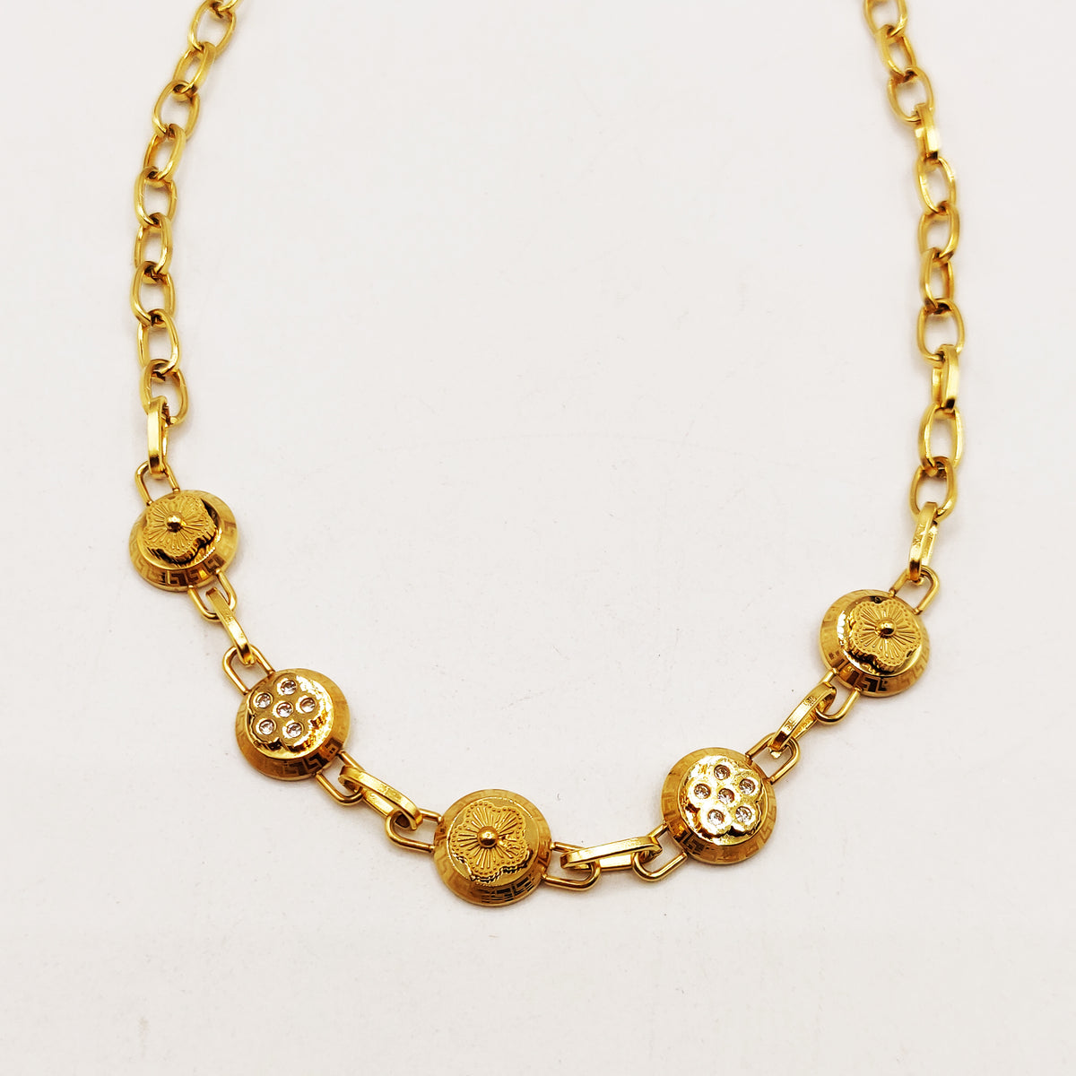 Collier Chaîne Multi Marguerites Dorées et Cristaux