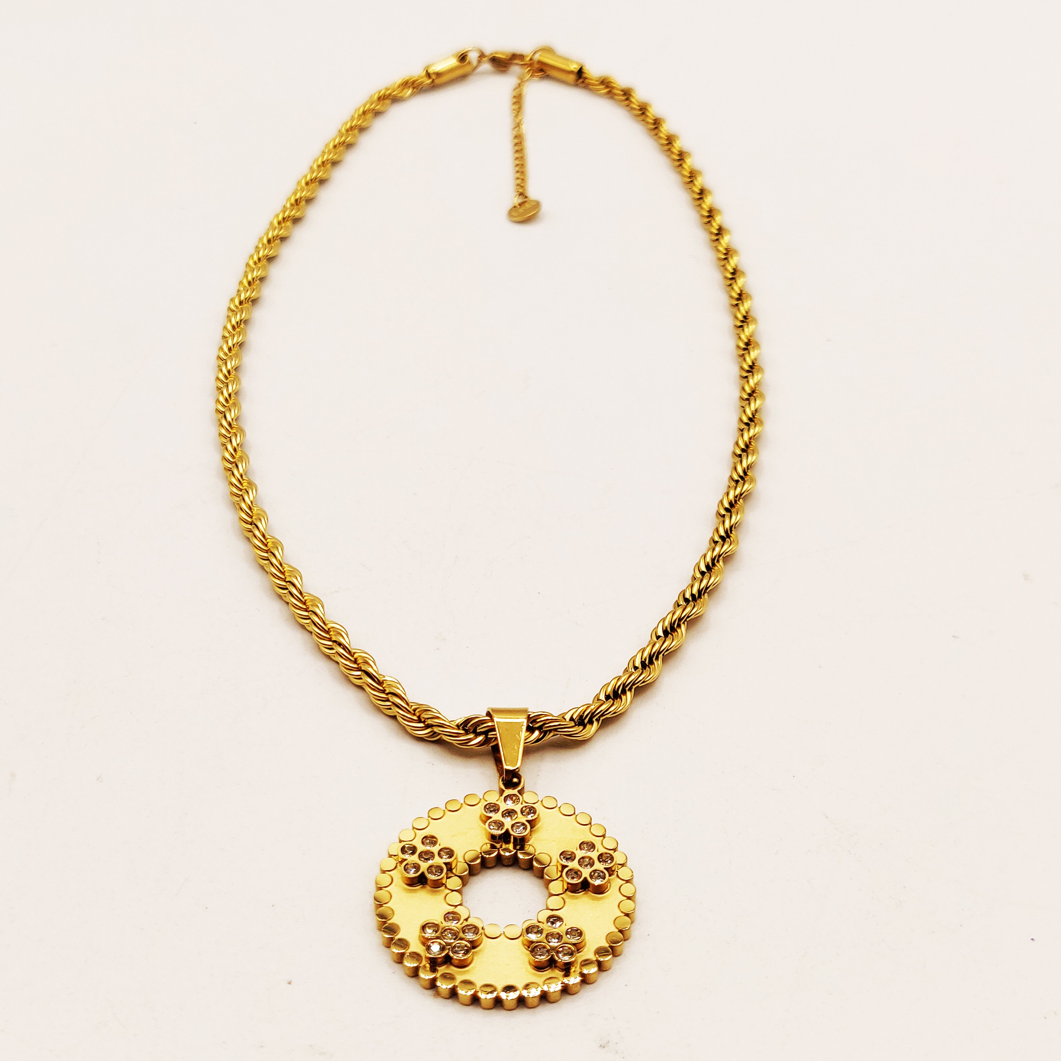 Collier Torsade Multi Lignes Cercle Multi Marguerites Cristaux Luxe