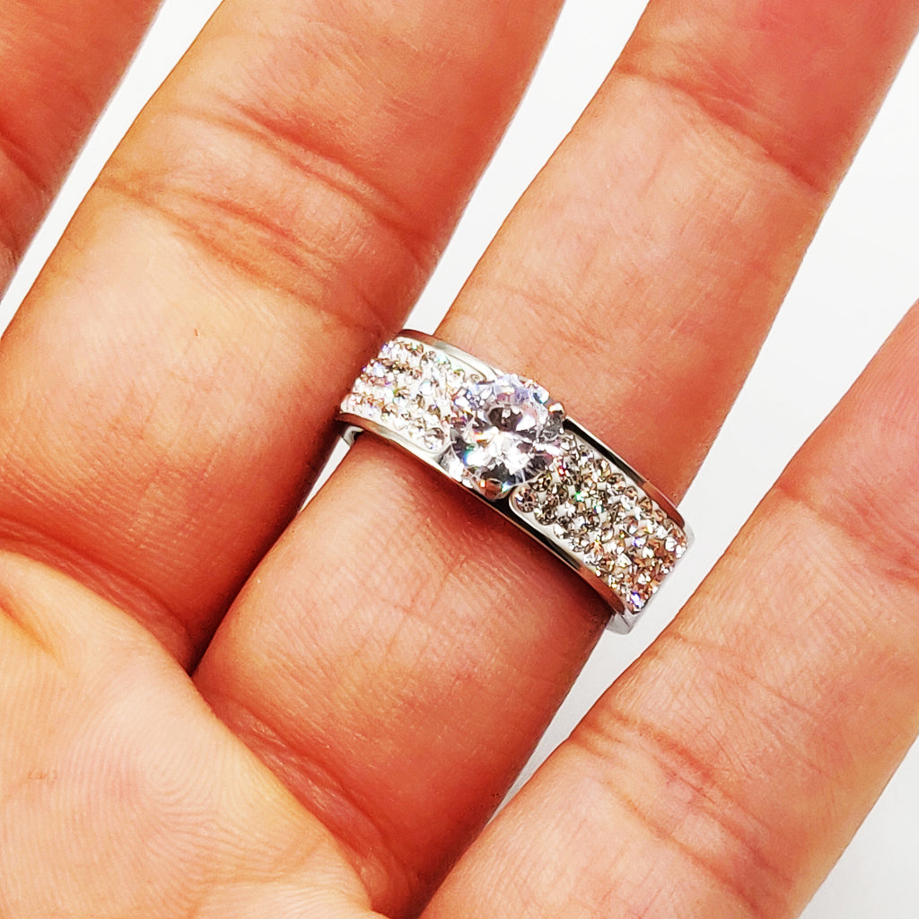 Bague Argentée Multi Lignes Cristaux et Gros Cristal