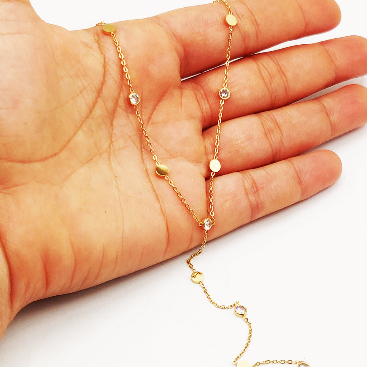 Collier Cercles Dorés et Cristaux Descendant