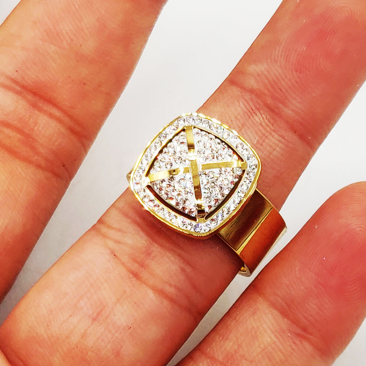 Bague Carré Bombé Cristaux Luxe