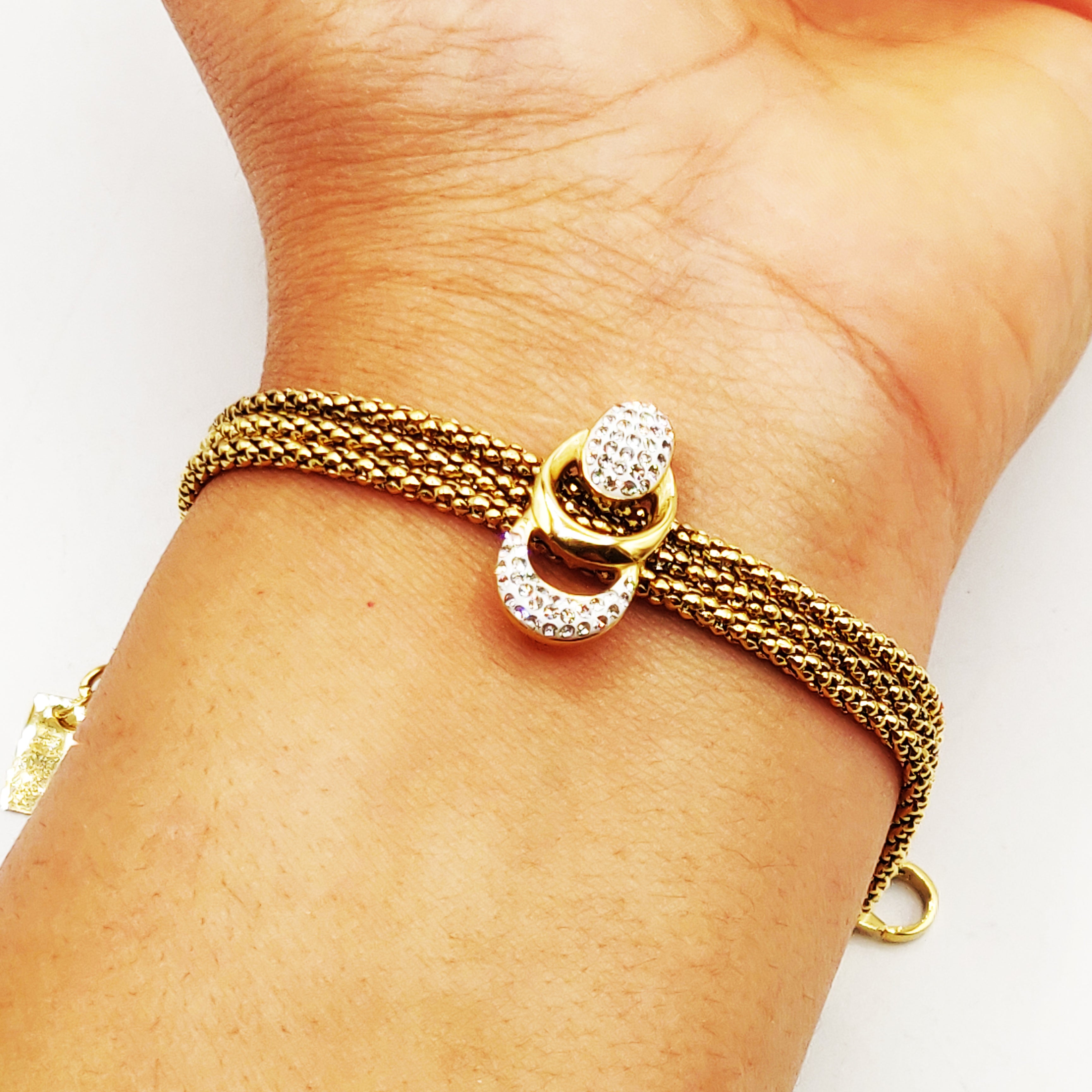 Bracelet Multi Chaînes Arrondies Pendentifs Ovales et Cristaux