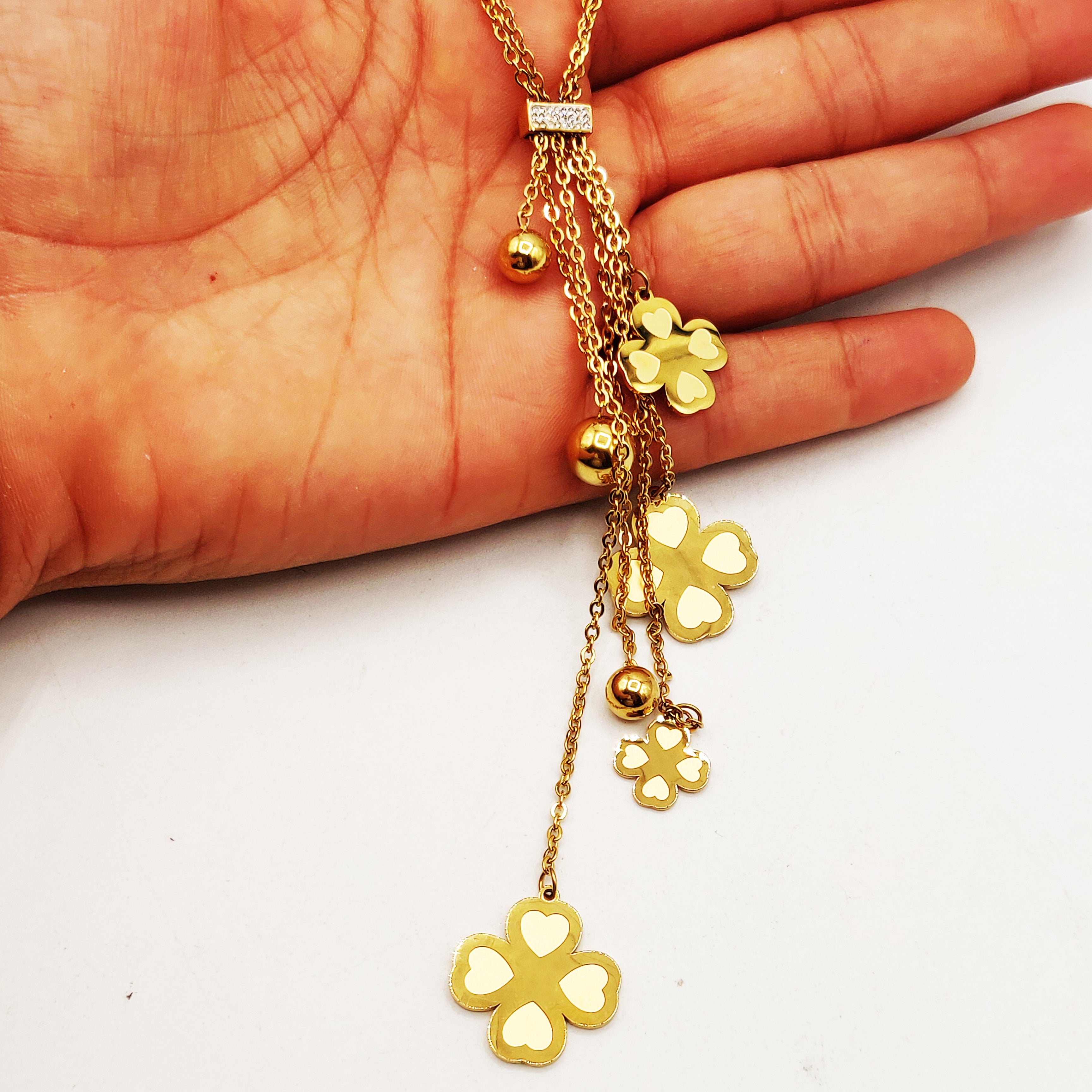 Collier Doubles Pendentifs Trèfles Coeurs et Perles d'imitation Dorées
