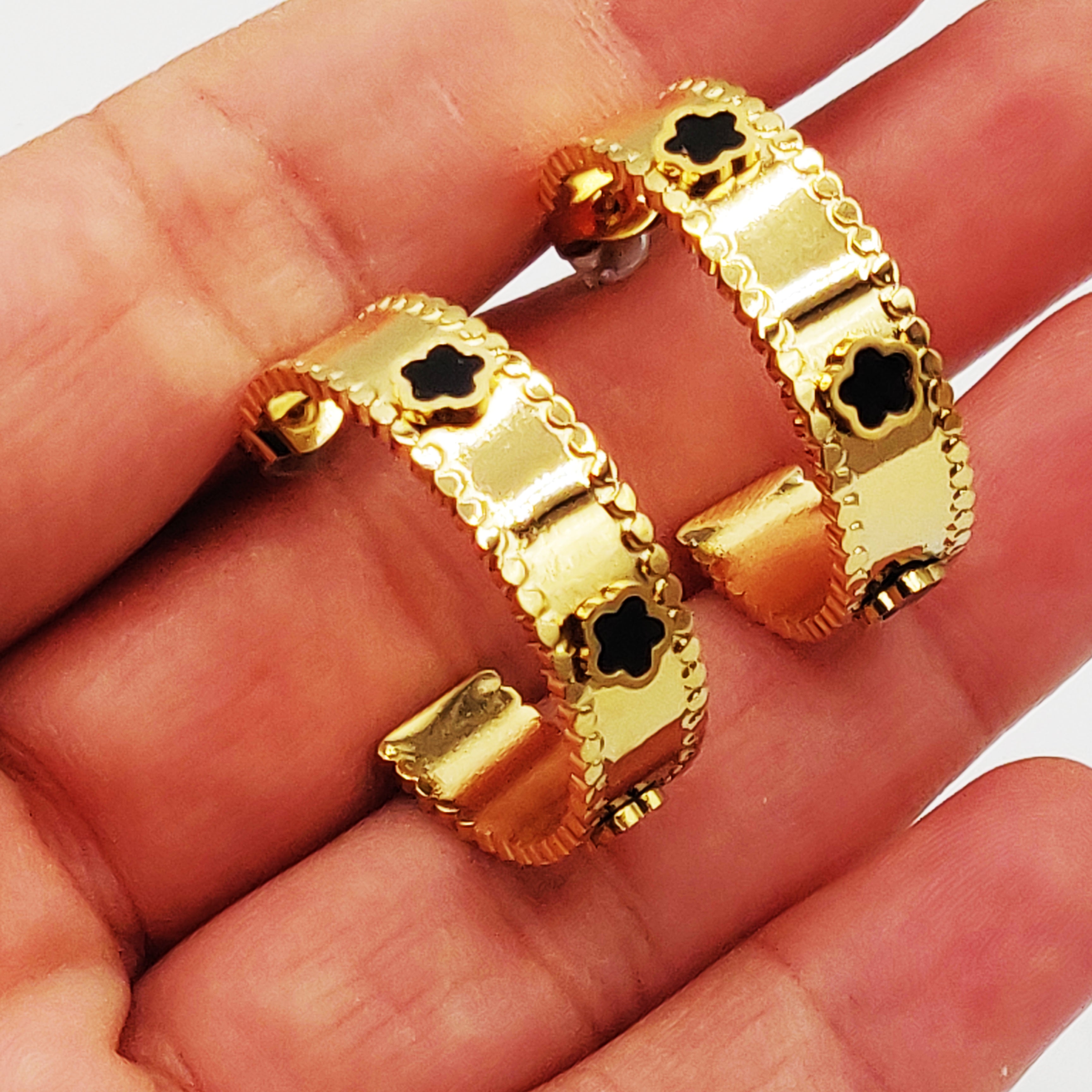 Boucles d'oreilles Multi Marguerites Noires Luxe