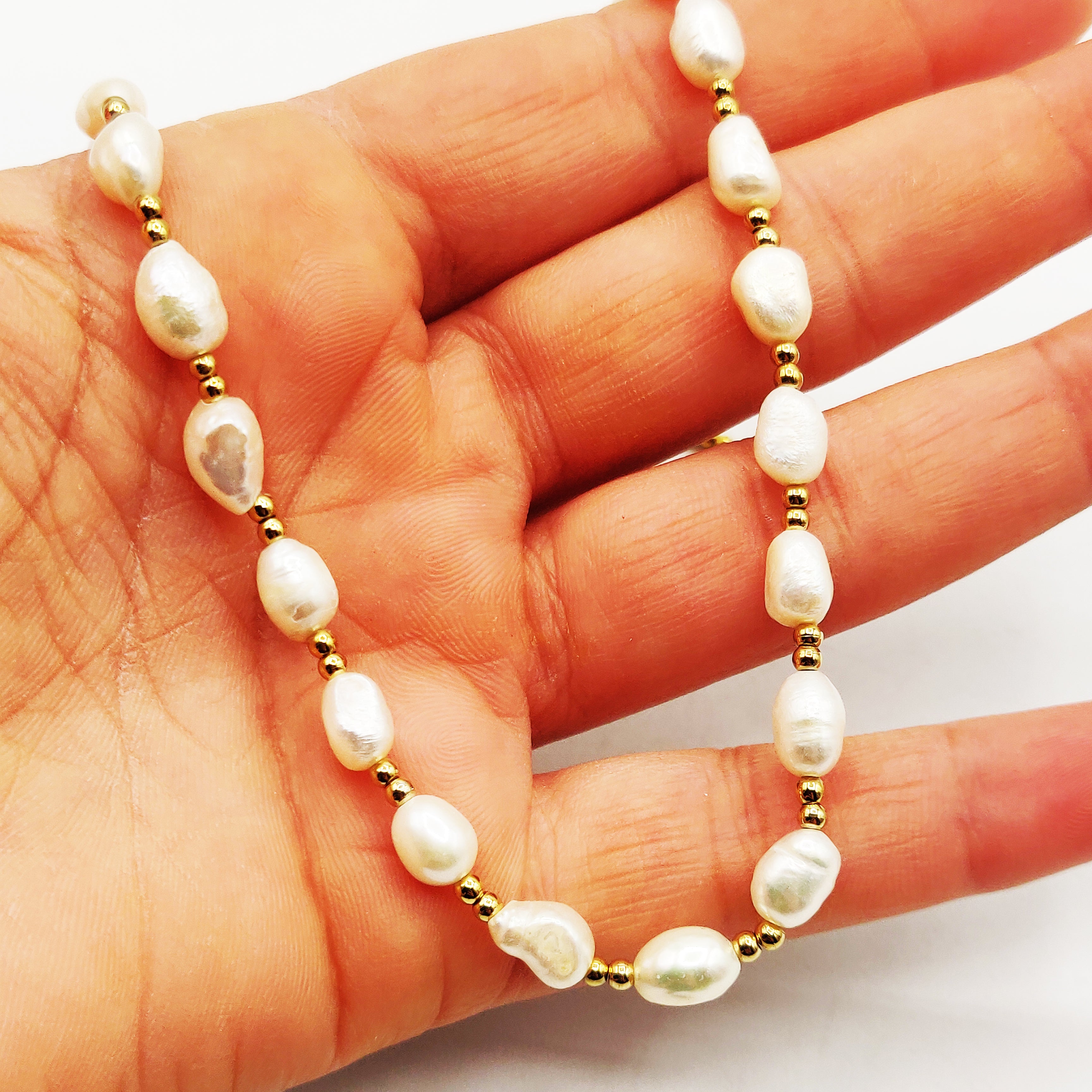 Collier Multi Perles d'imitation Blanches et Double Perles d'imitation Dorées