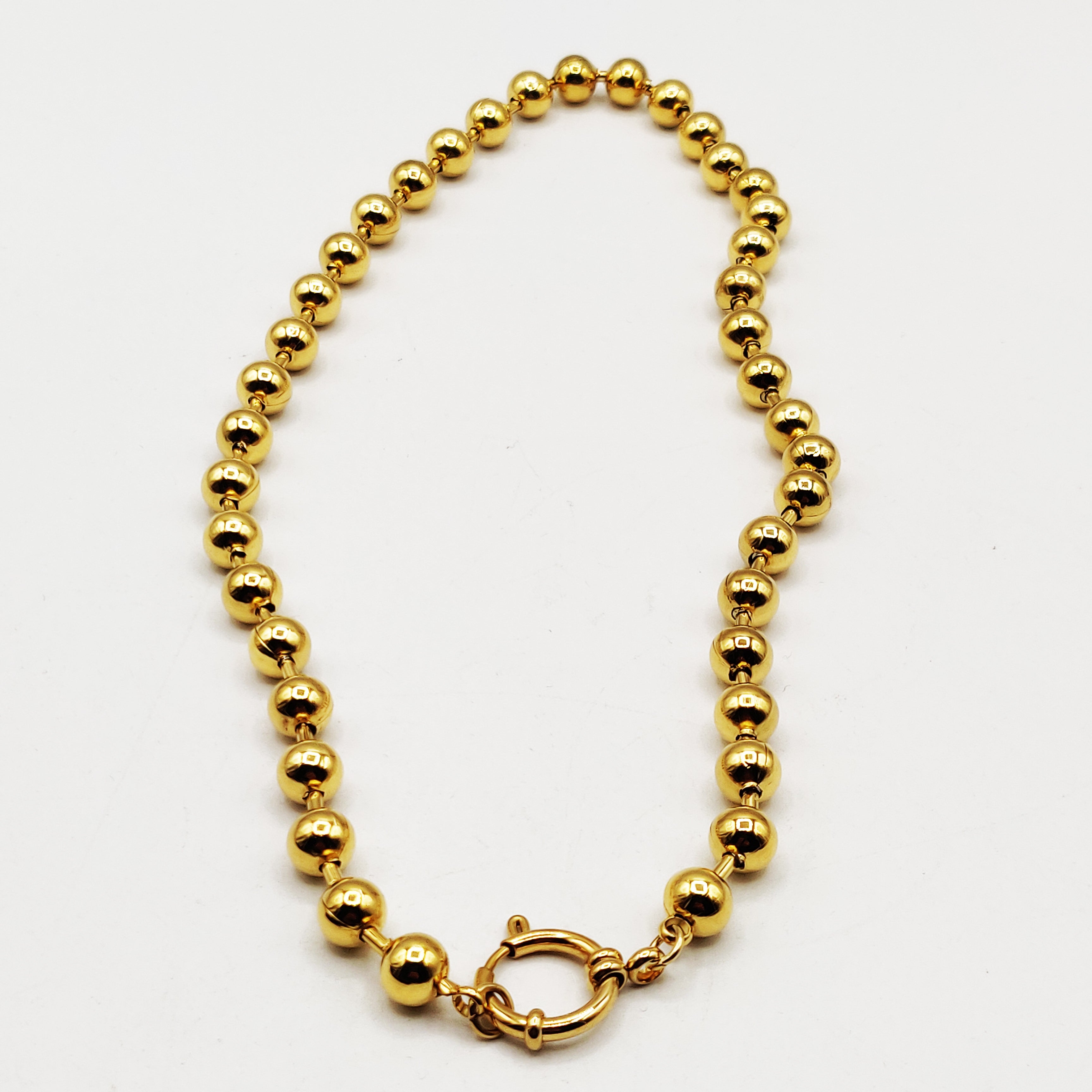 Collier Grosses Perles d'imitation Dorées et Cercle Luxe
