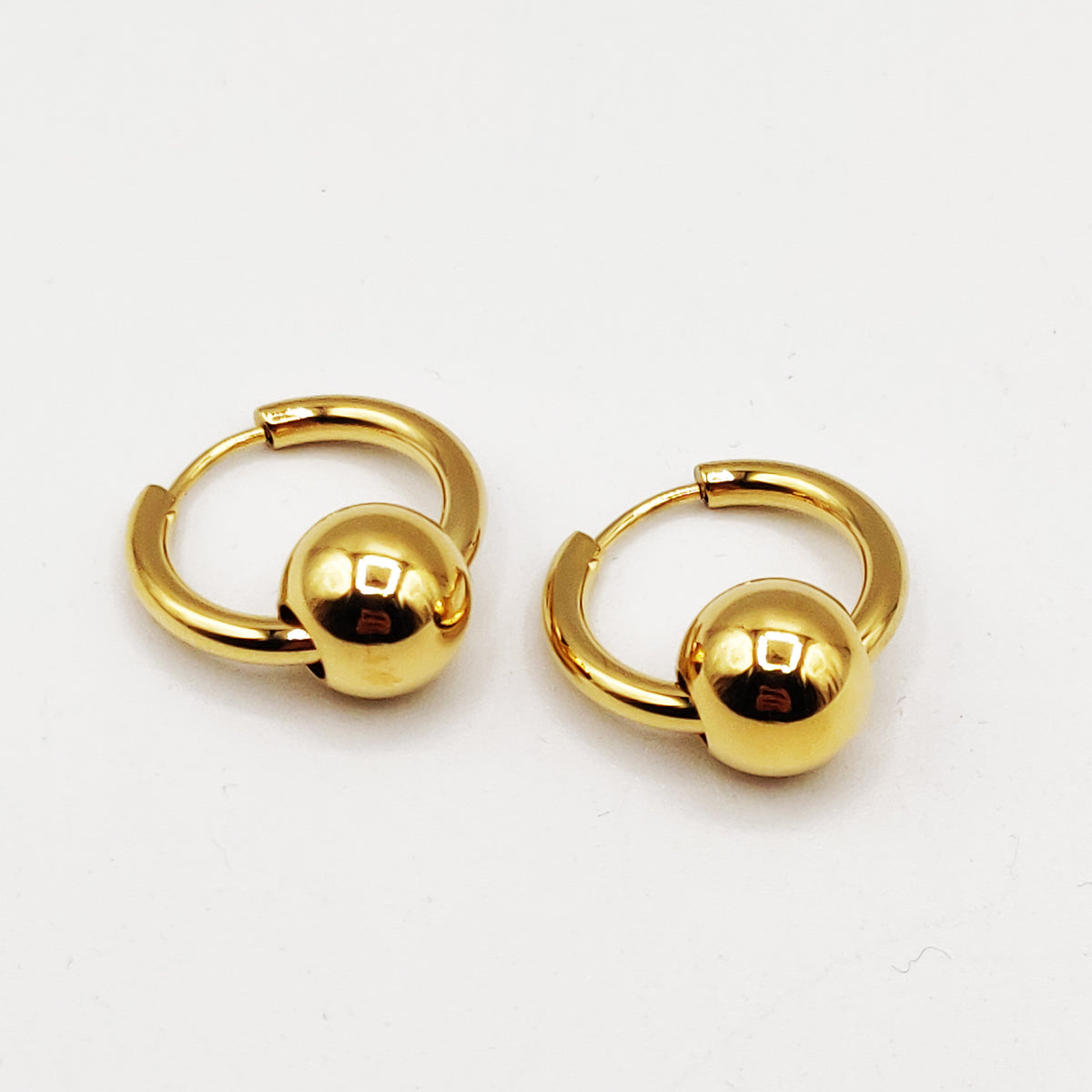 Boucles d'oreilles Grosses Perles d'imitation Dorées et Cercle Luxe