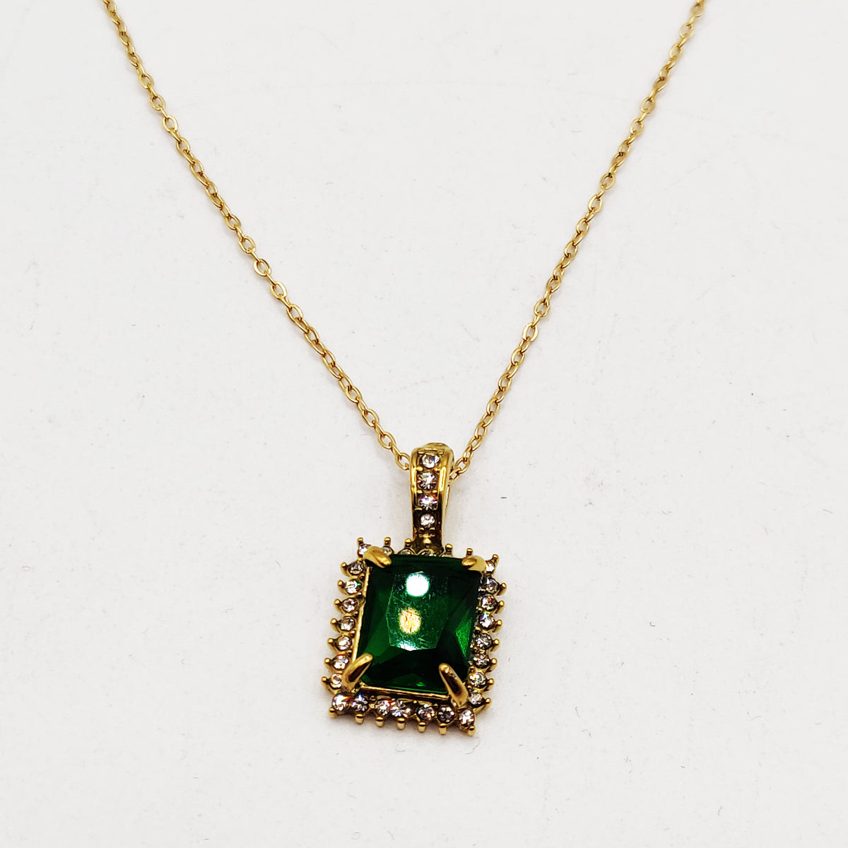 Collier Grand Cristal Vert Tour Cristaux Luxe