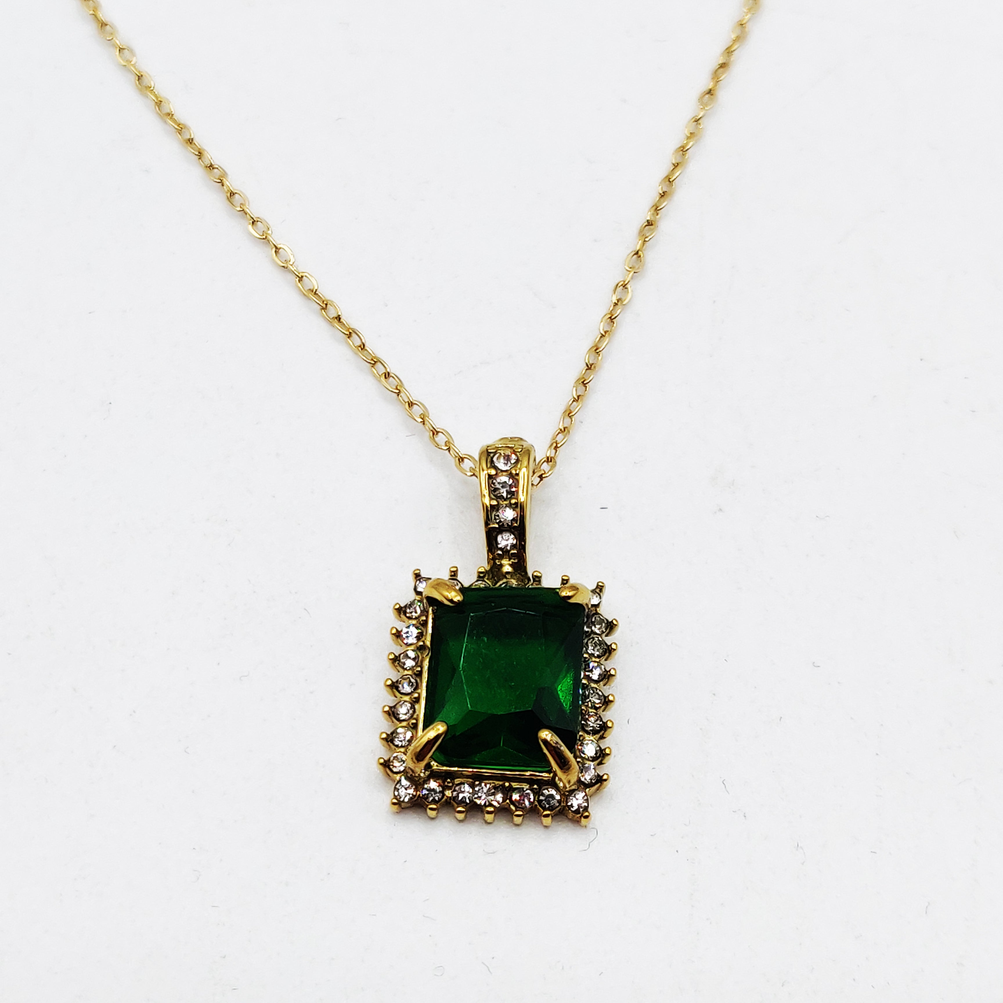 Collier Grand Cristal Vert Tour Cristaux Luxe