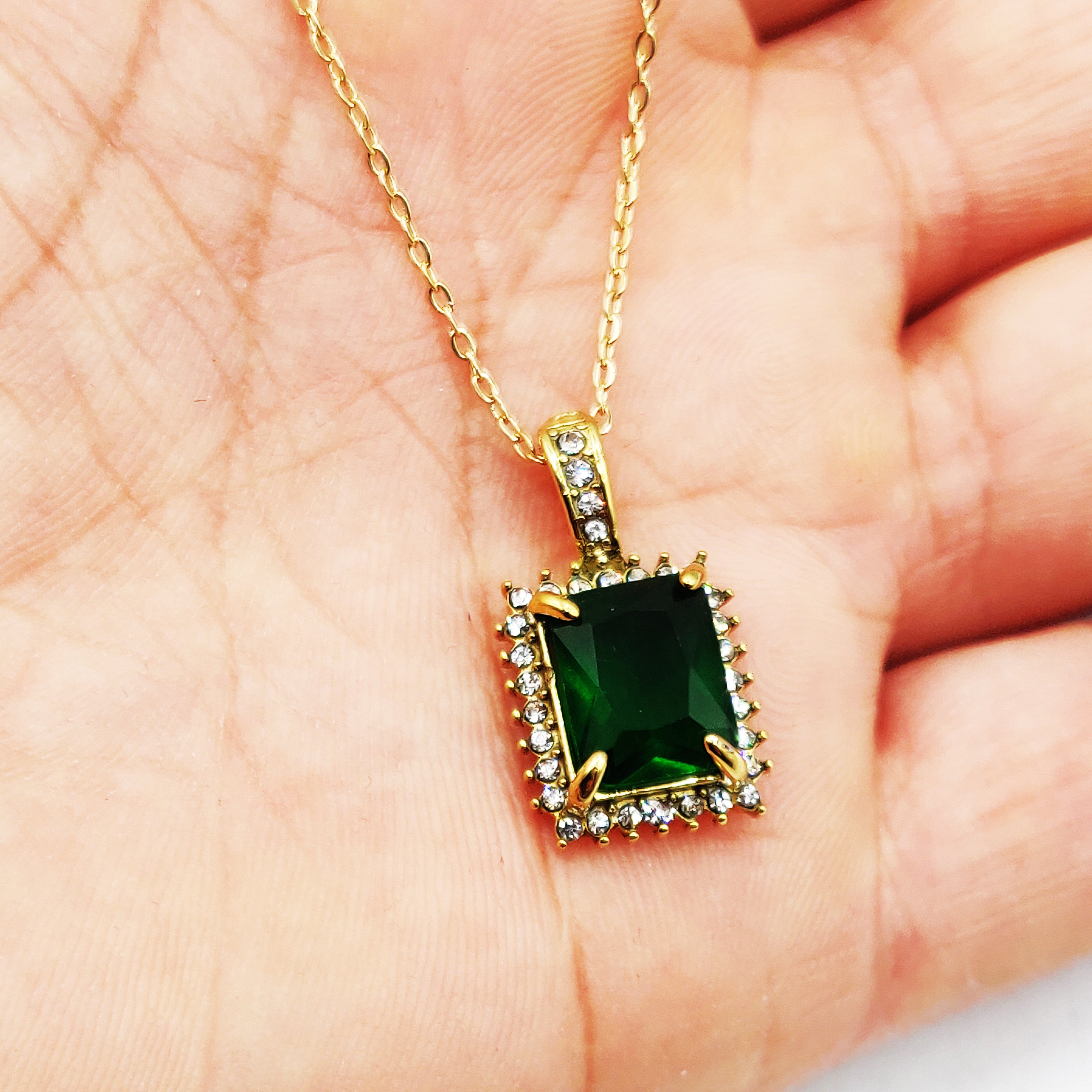 Collier Grand Cristal Vert Tour Cristaux Luxe