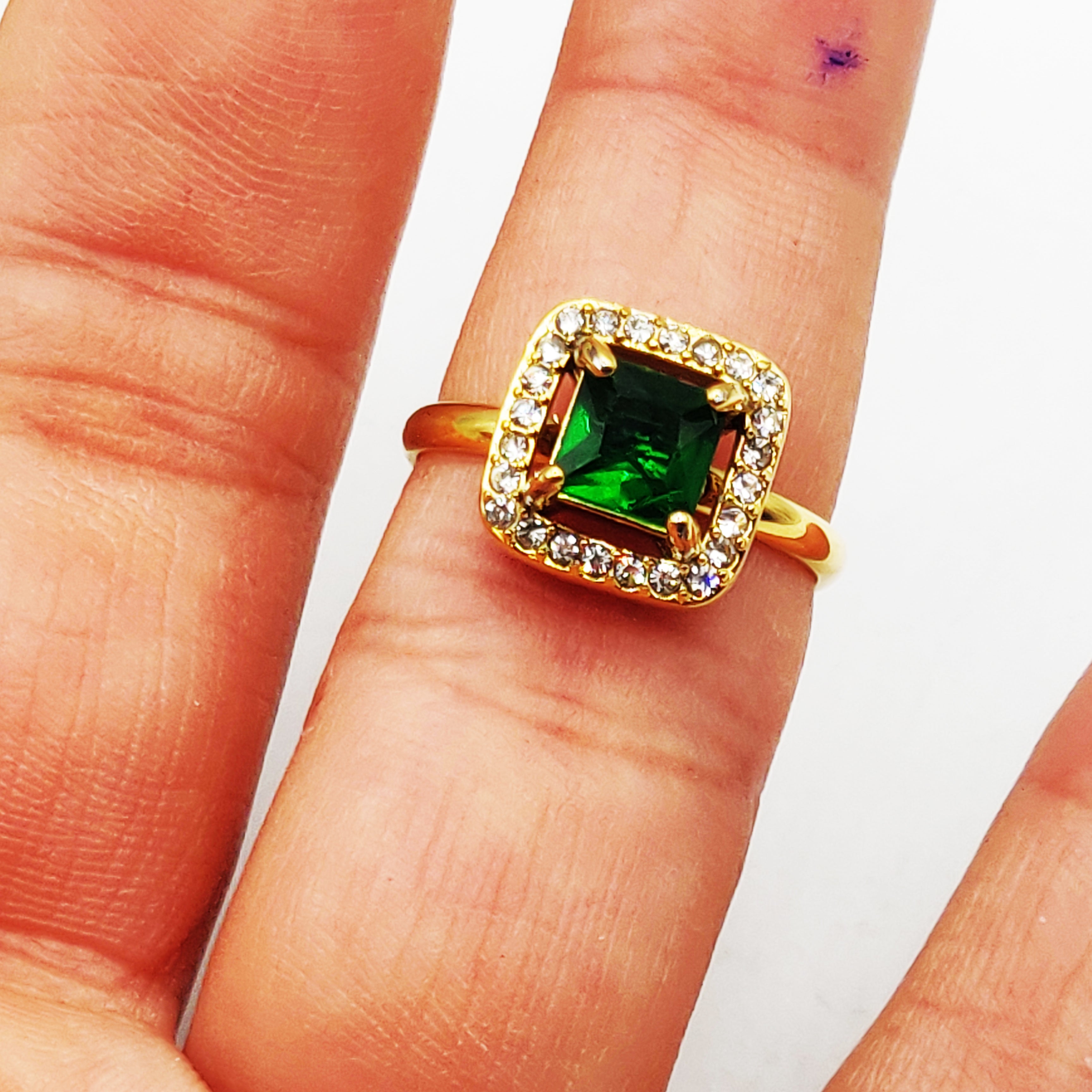 Bague Grand Cristal Vert Tour Cristaux Luxe