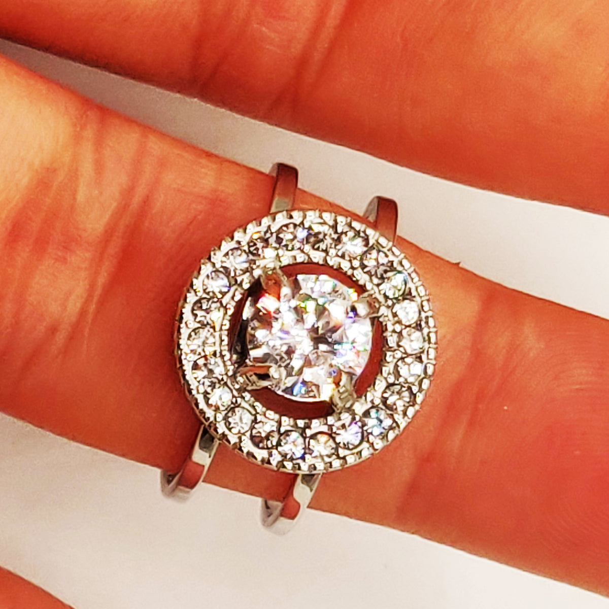 Bague Argentées Cercle Cristaux et Gros Cristal