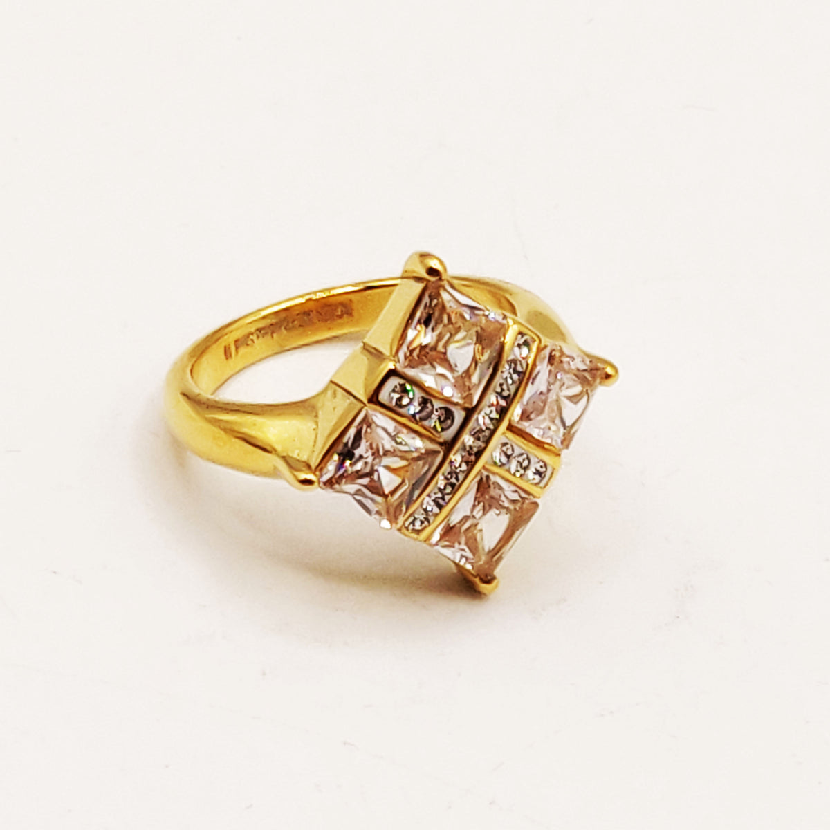 Bague X et Cristaux Carrés Luxe