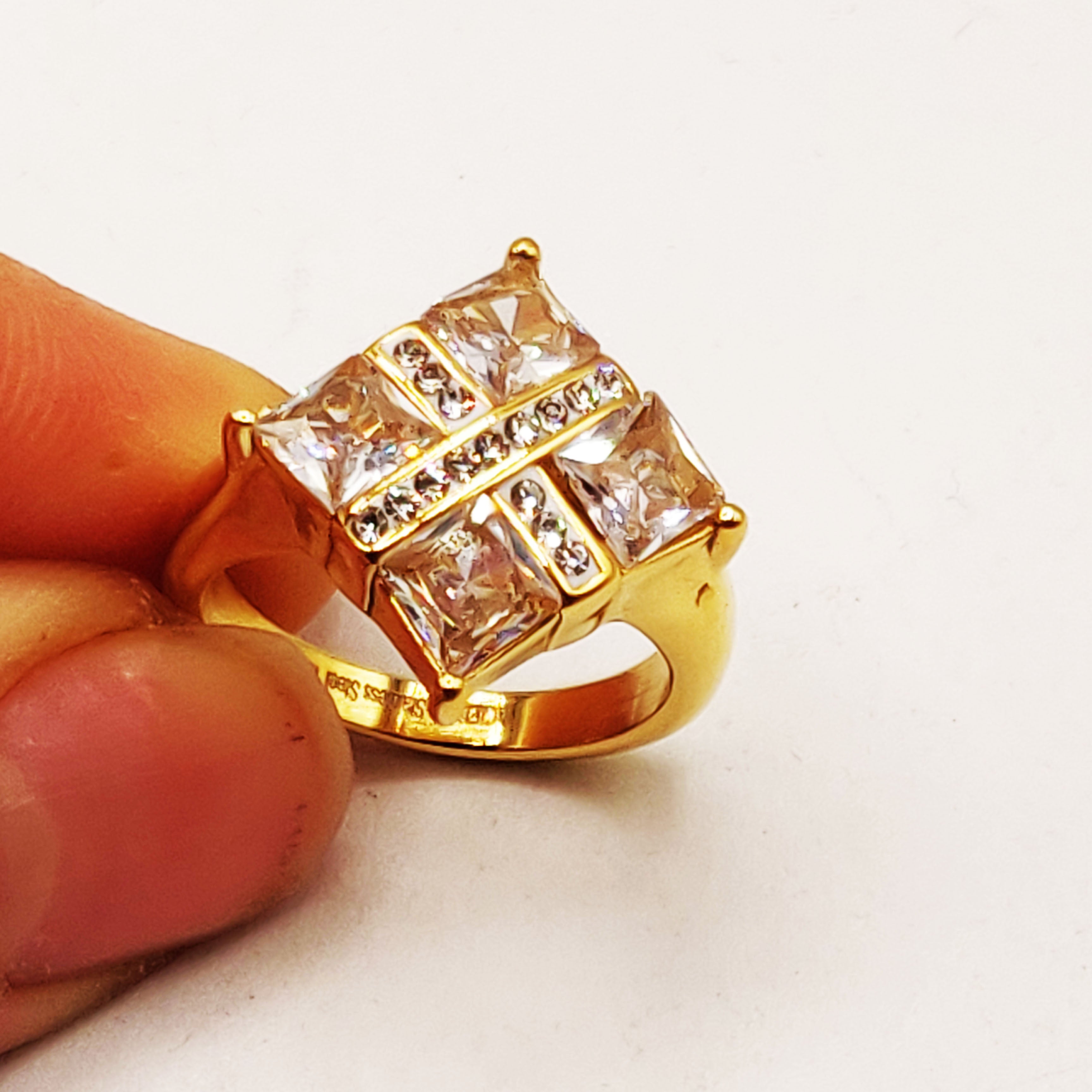 Bague X et Cristaux Carrés Luxe