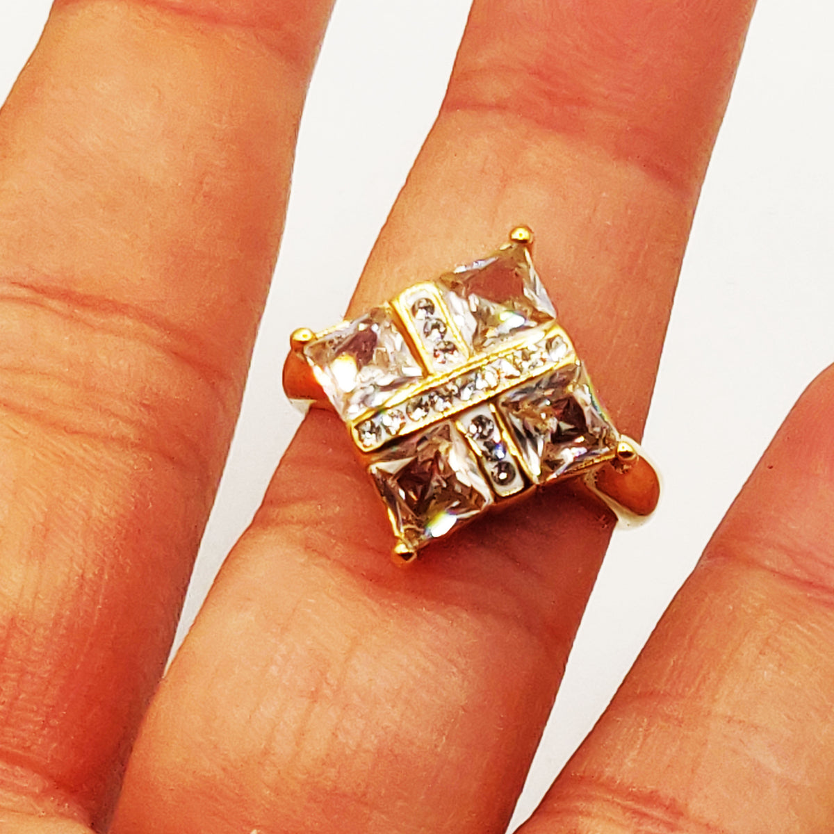 Bague X et Cristaux Carrés Luxe