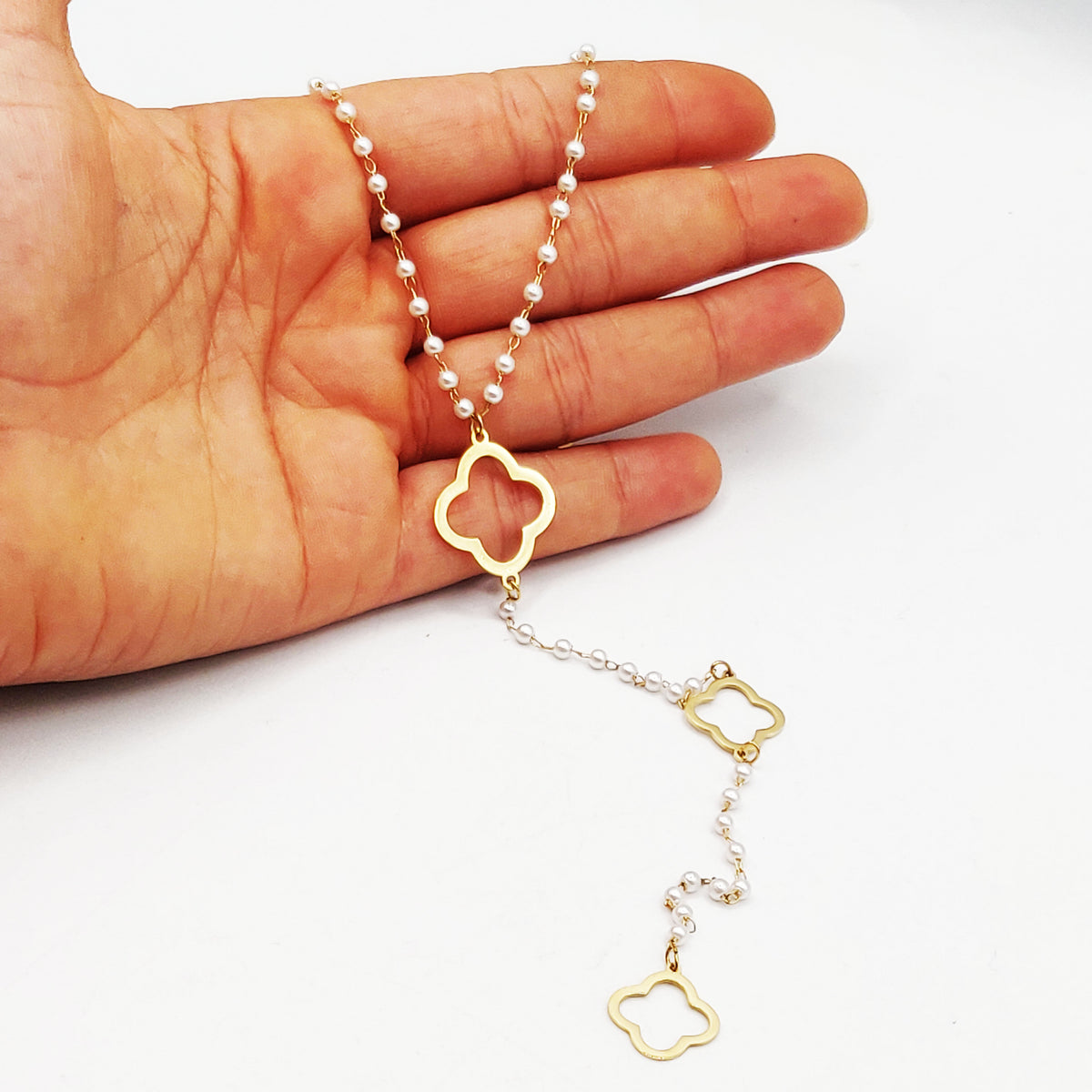 Collier en Perles d'imitation Blanches Pendentifs Trèfles Luxe Descendant