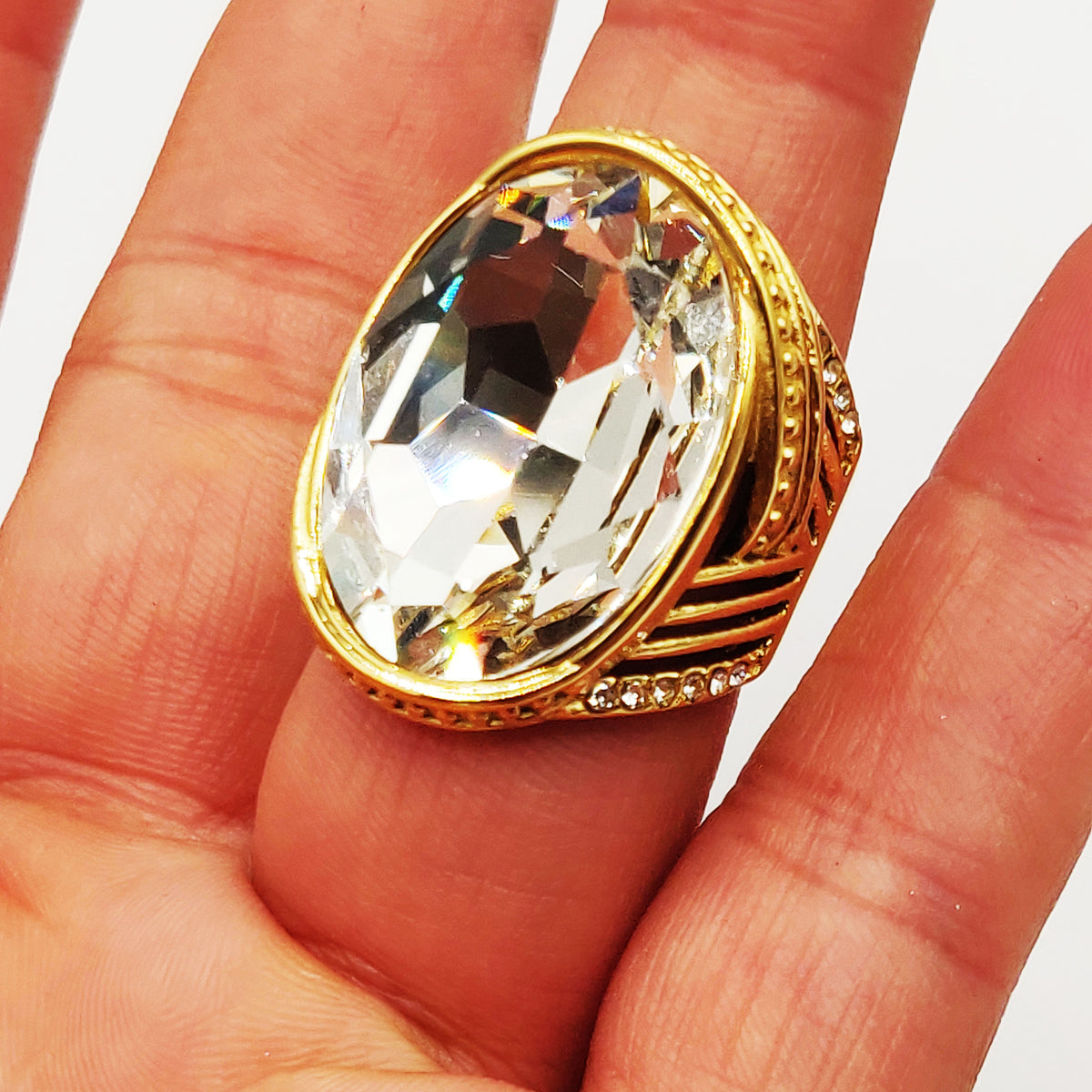 Bague Énorme Cristal Lignes Luxe
