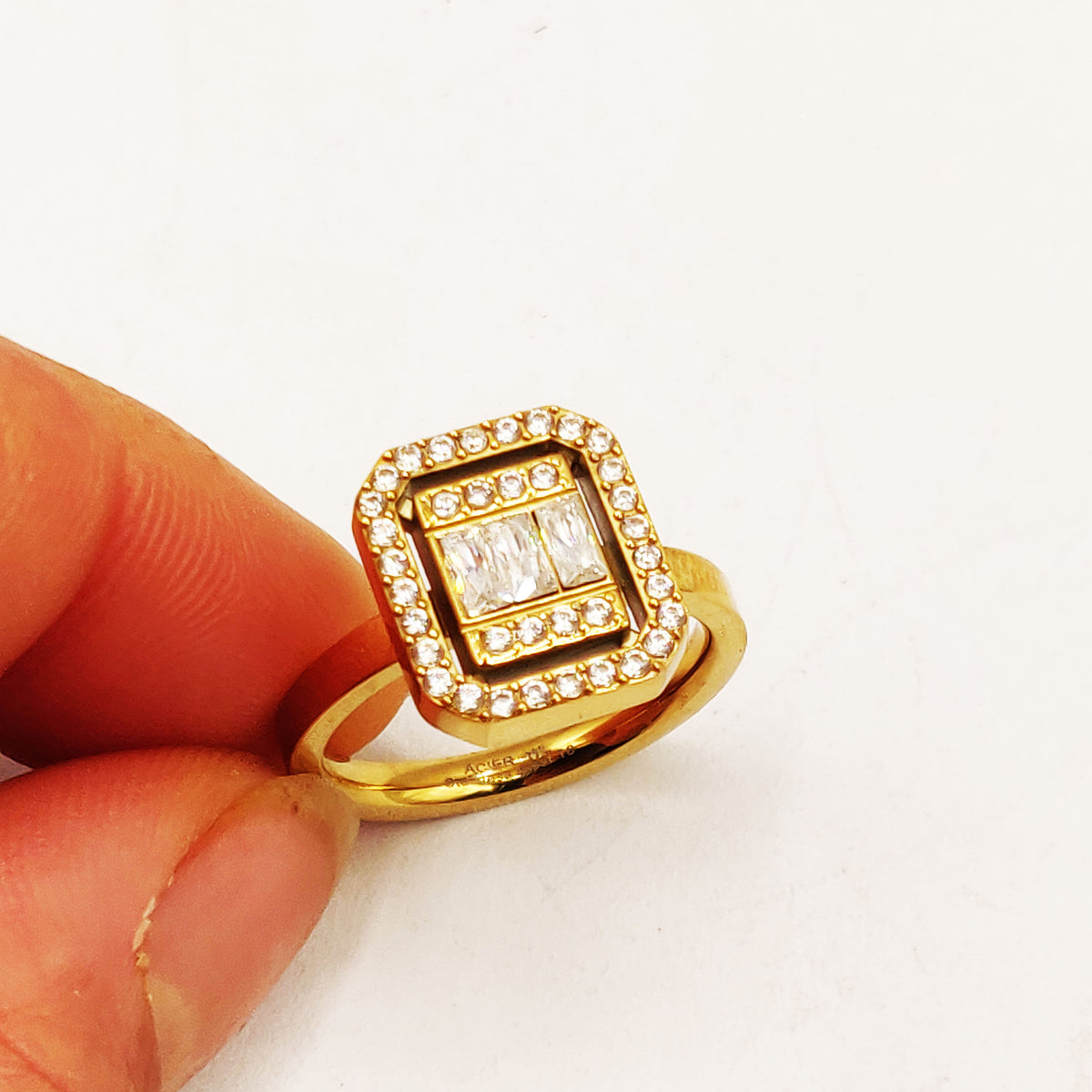 Bague Carré Tour Cristaux Luxe
