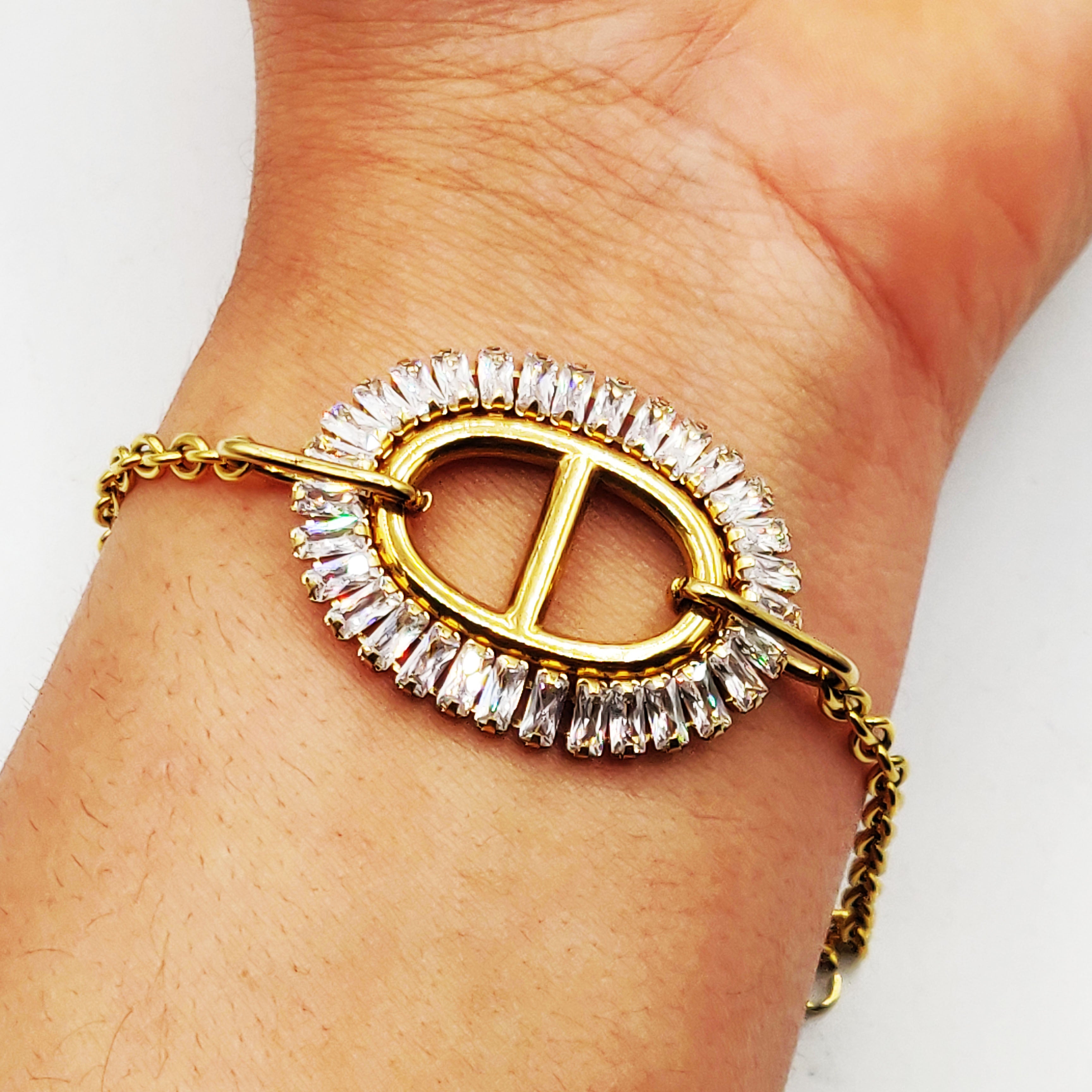 Bracelet Chaîne Grand Pendentif H Luxe Tour Cristaux Rectangulaires