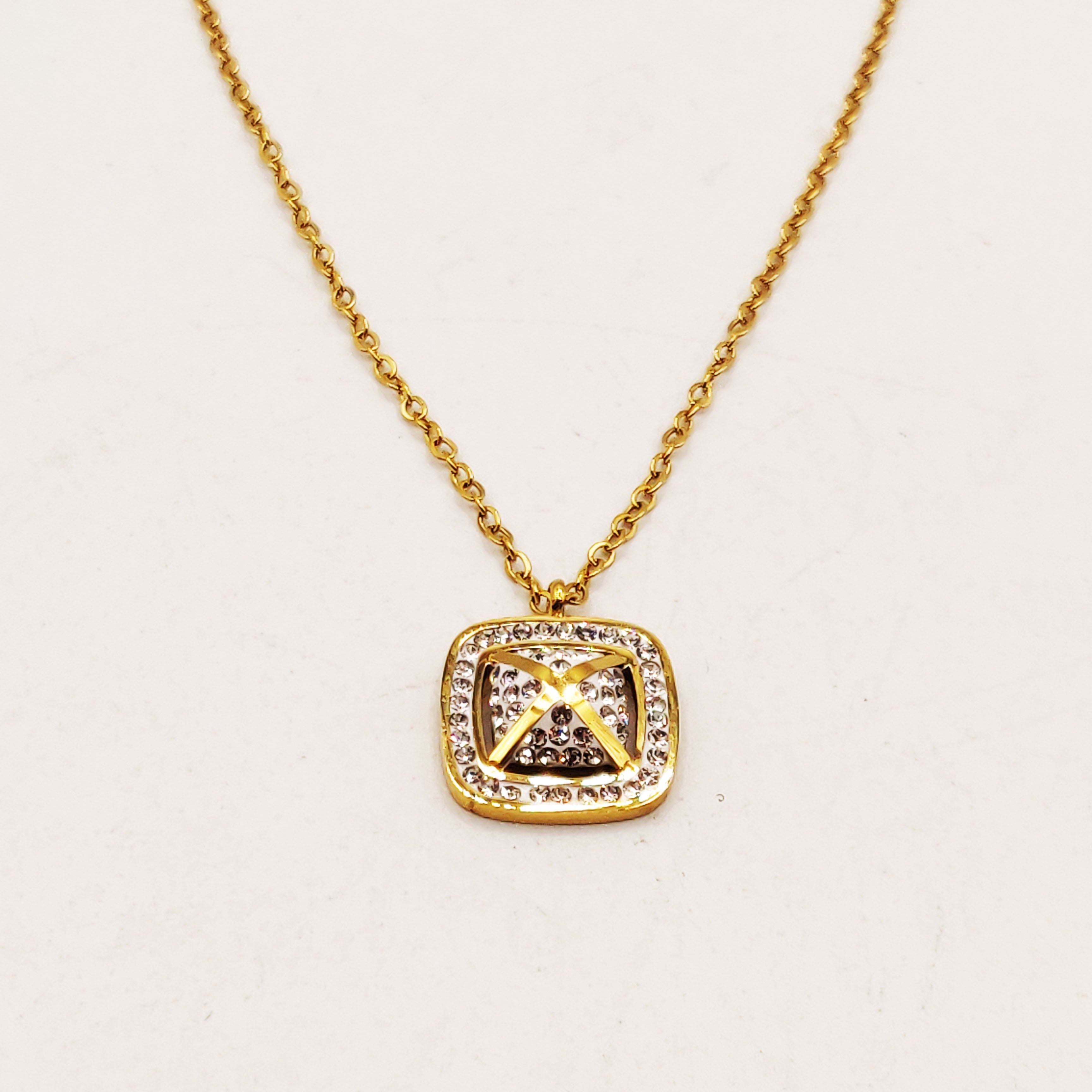 Collier Carré Bombé Cristaux X Petit