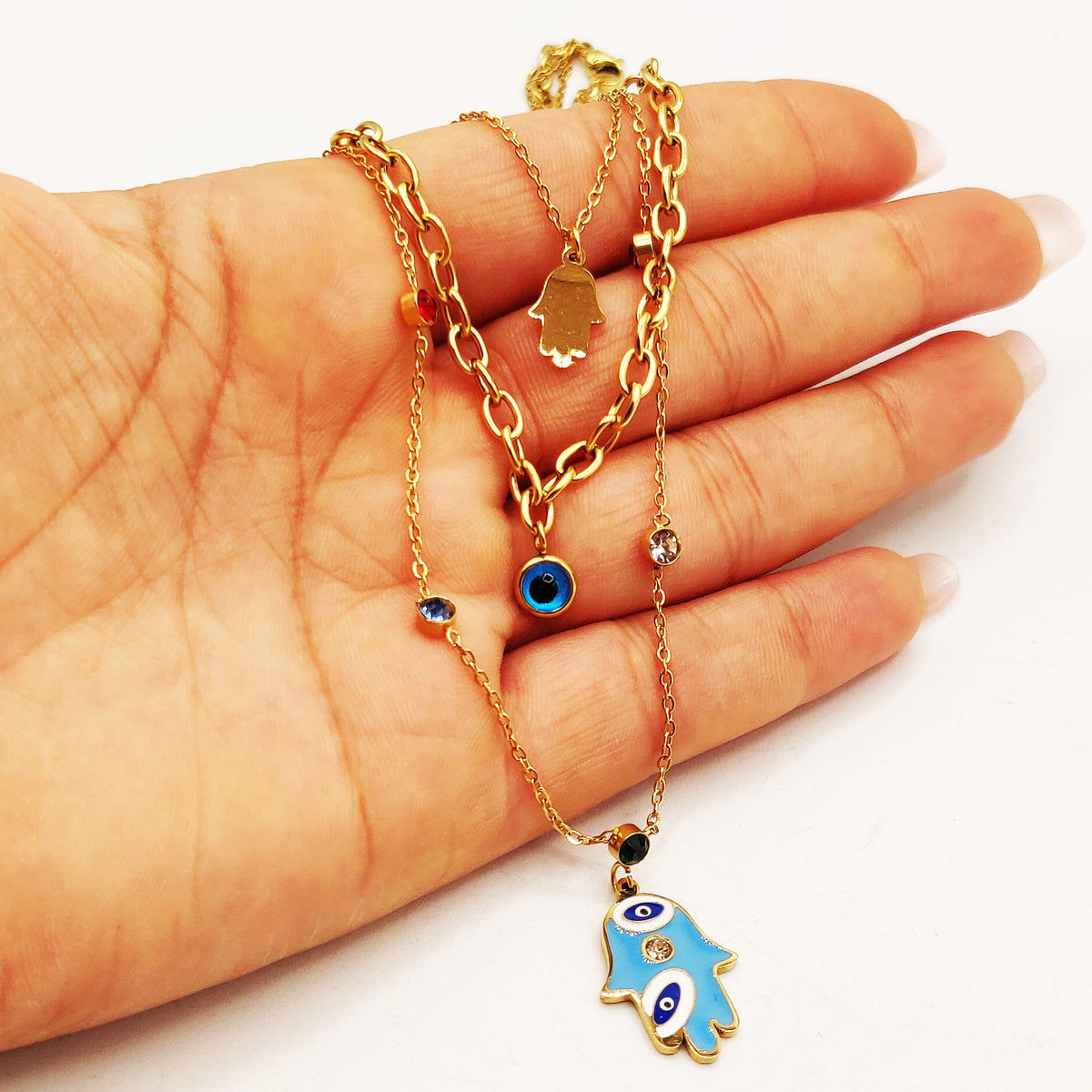 Collier Triple Main de Fatma Bleue et Cristaux Multicolores