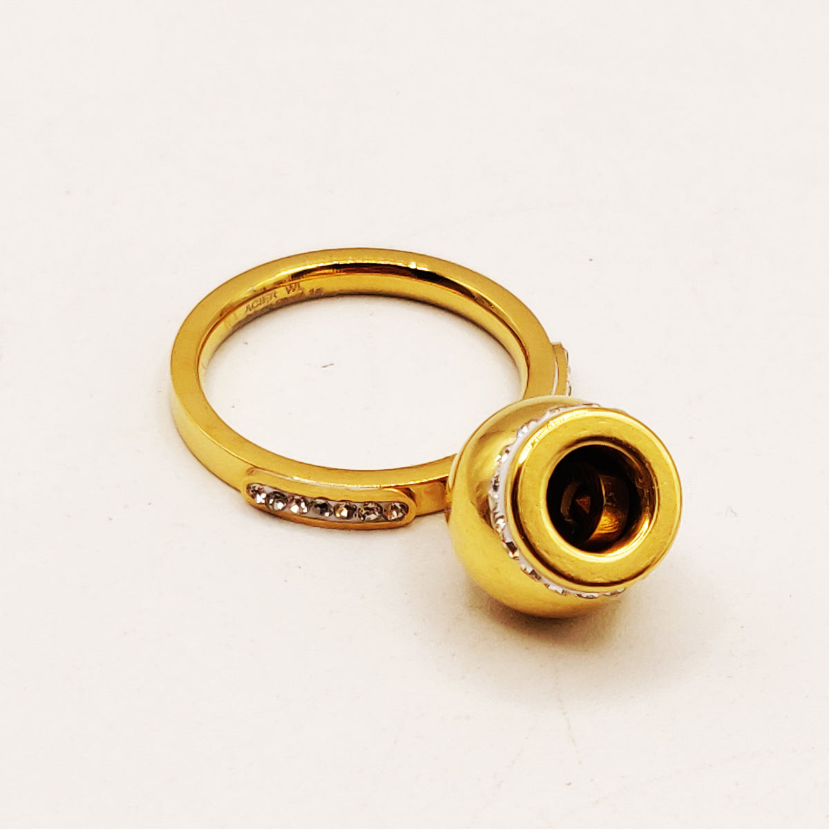 Bague Cristaux Pendentif Boule Dorée