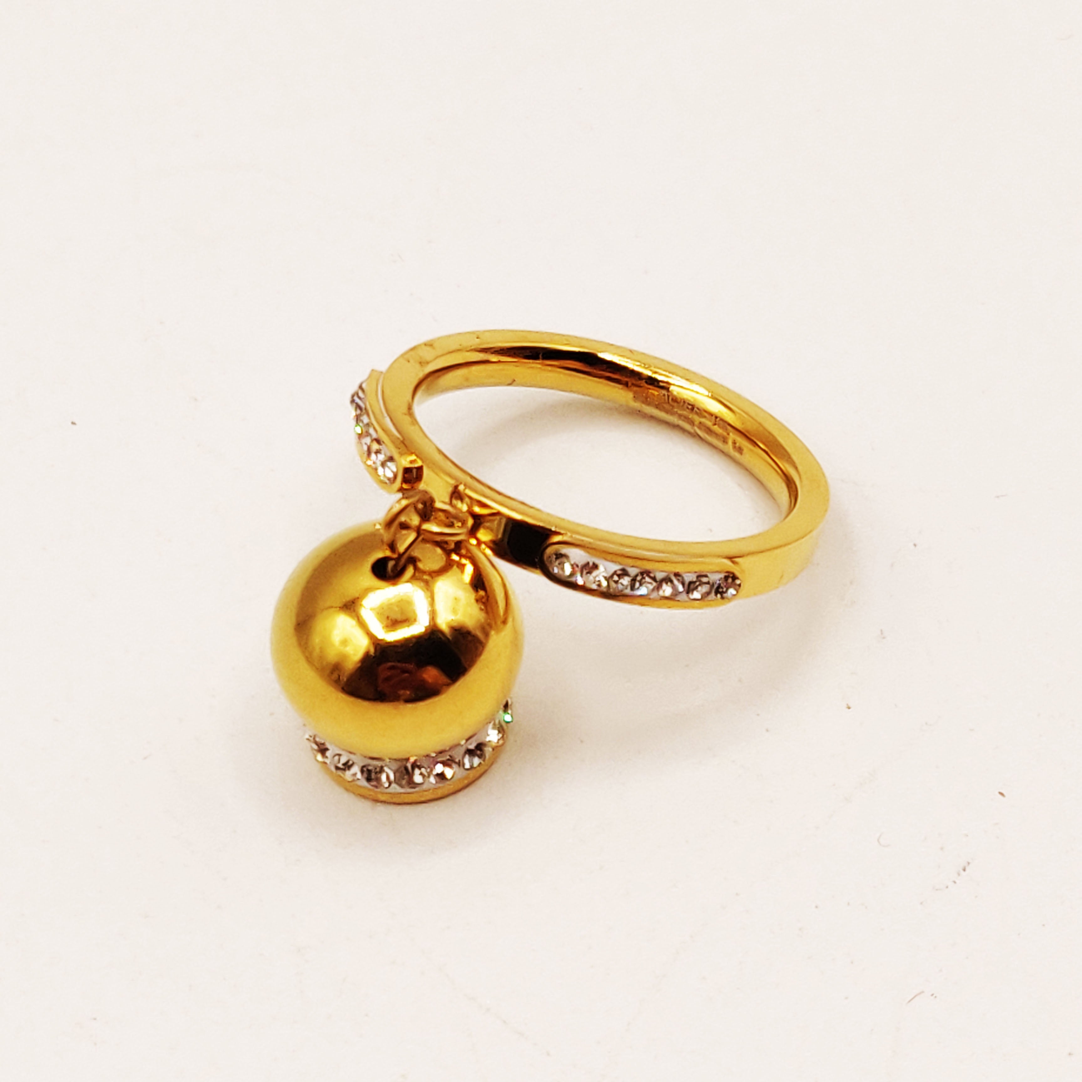 Bague Cristaux Pendentif Boule Dorée