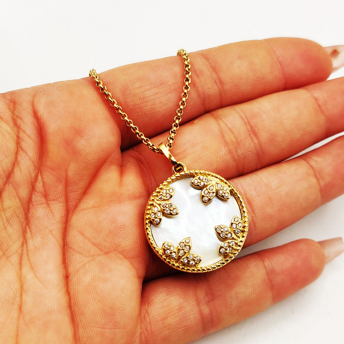 Collier Maillons Cercle Blanc Nacrés Feuilles Cristaux Luxe