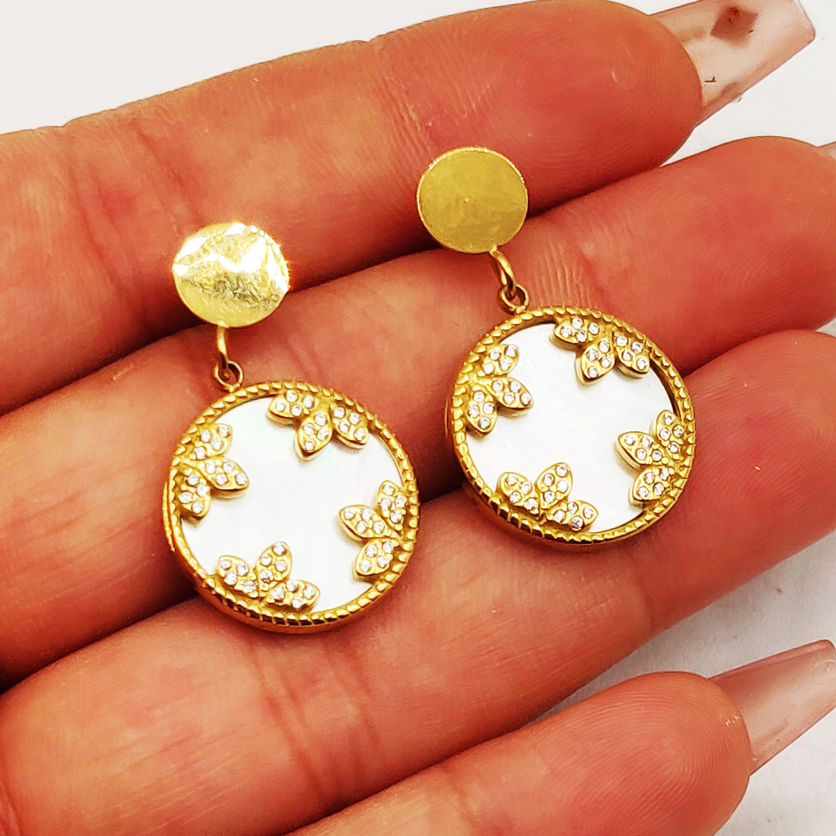 Boucles d'oreilles Maillons Cercle Blanc Nacrés Feuilles Cristaux Luxe