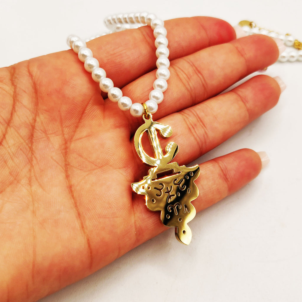 Collier Multi Perles d'imitation Blanches Pendentif Fibule Berbère