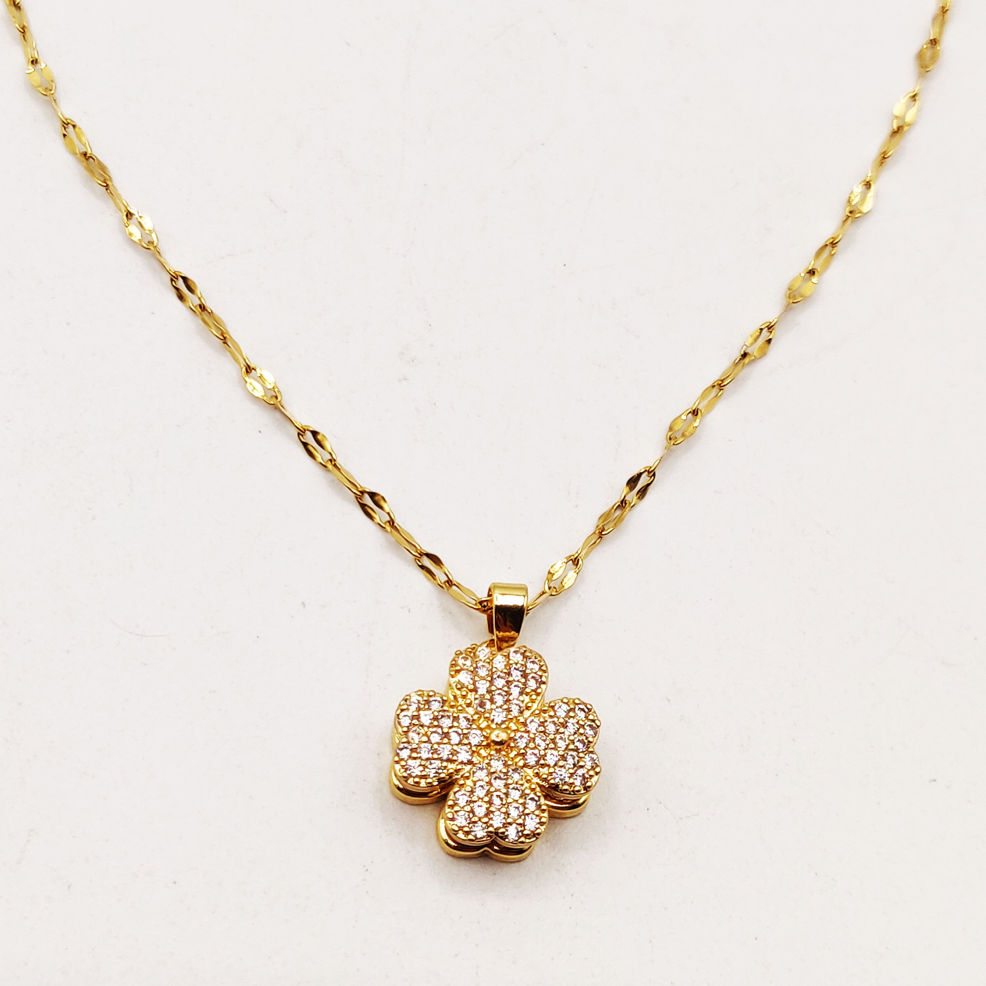 Collier Trèfle en Coeurs Multi Cristaux Luxe