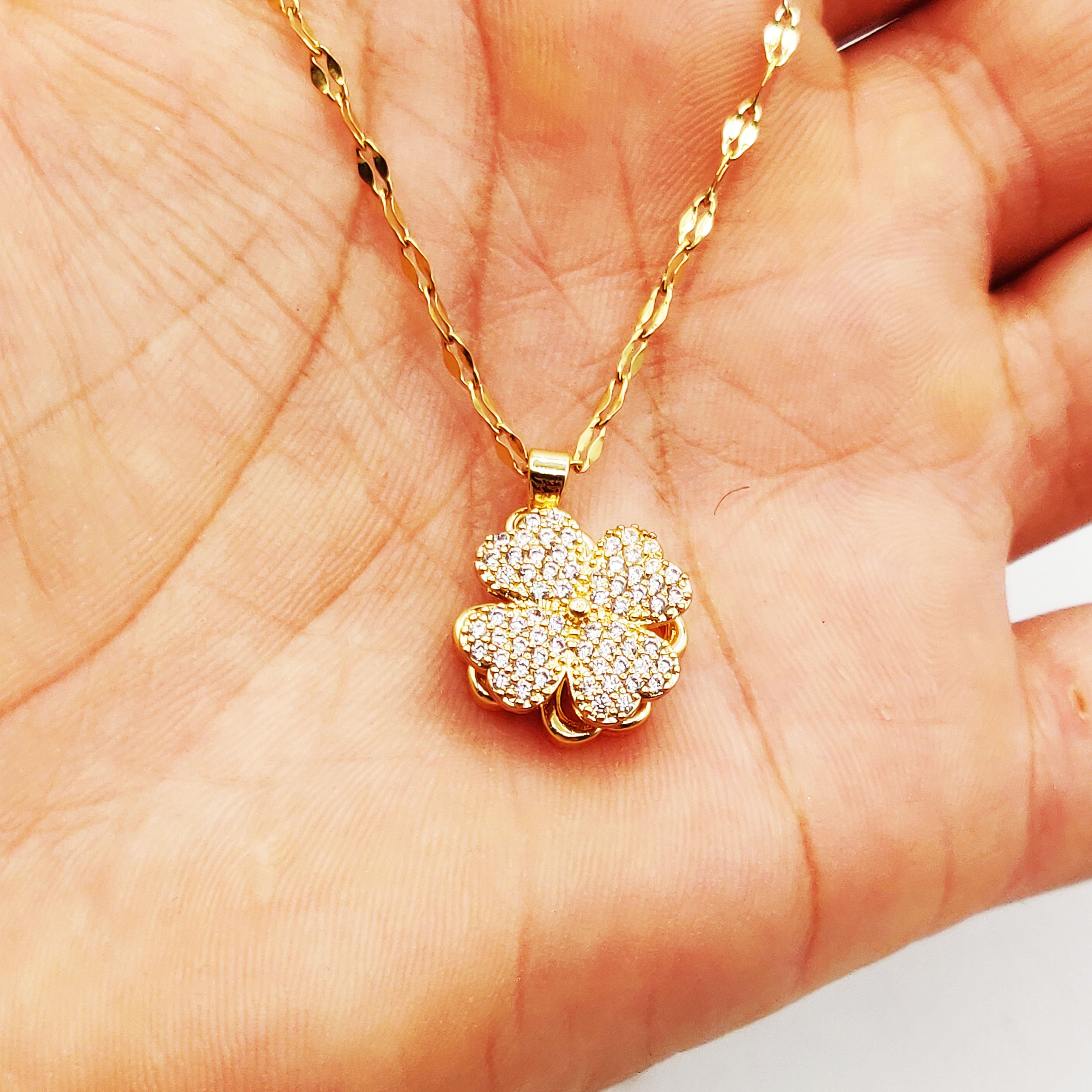 Collier Trèfle en Coeurs Multi Cristaux Luxe