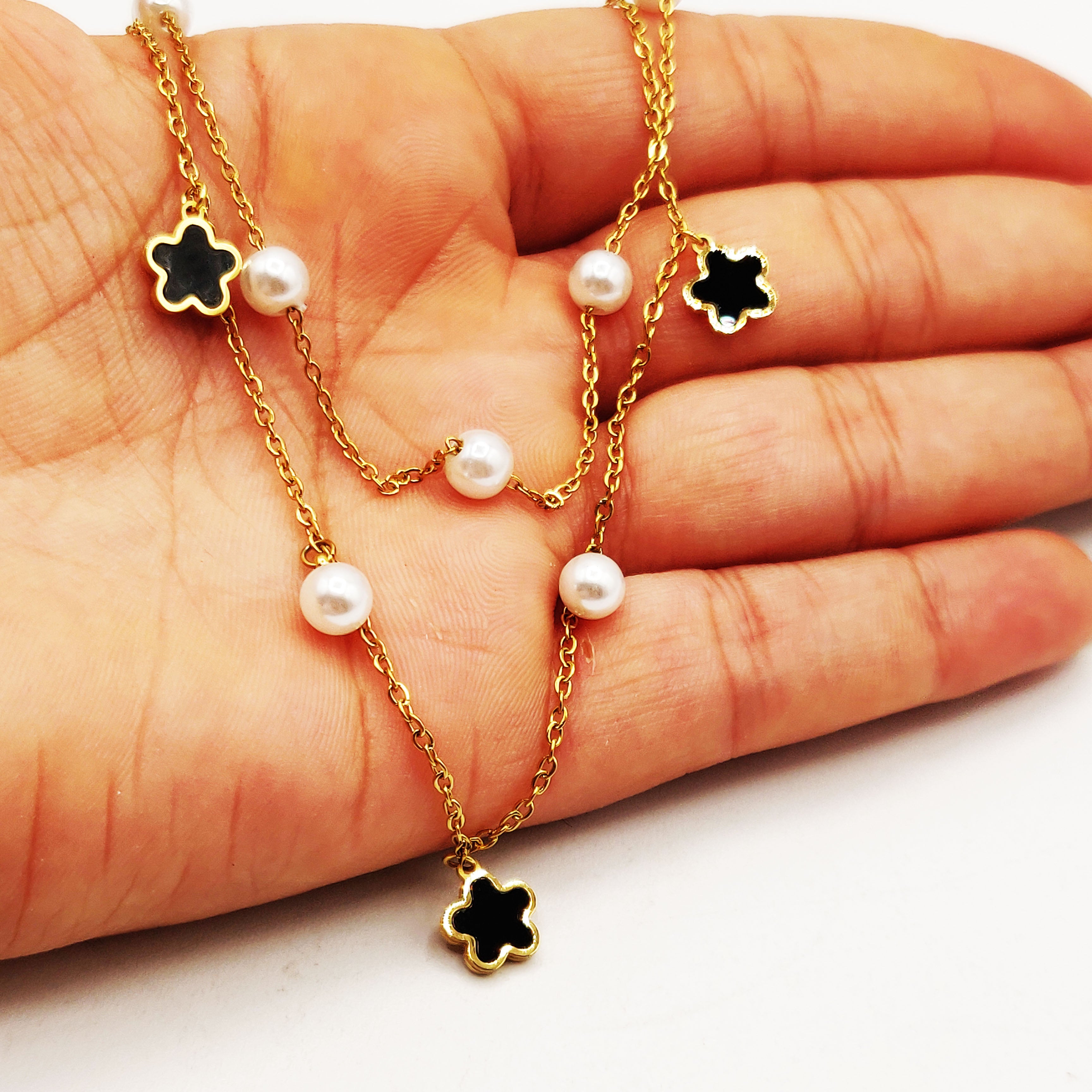 Collier Double Marguerites Noires et Perles d'imitation Blanches