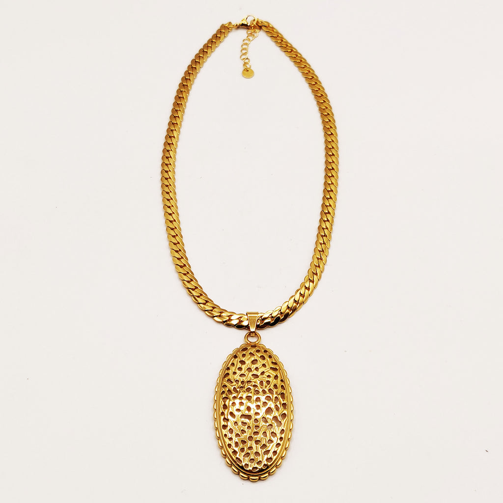 Collier Tresse Resserrée Grand Pendentif Ovale Troué Luxe
