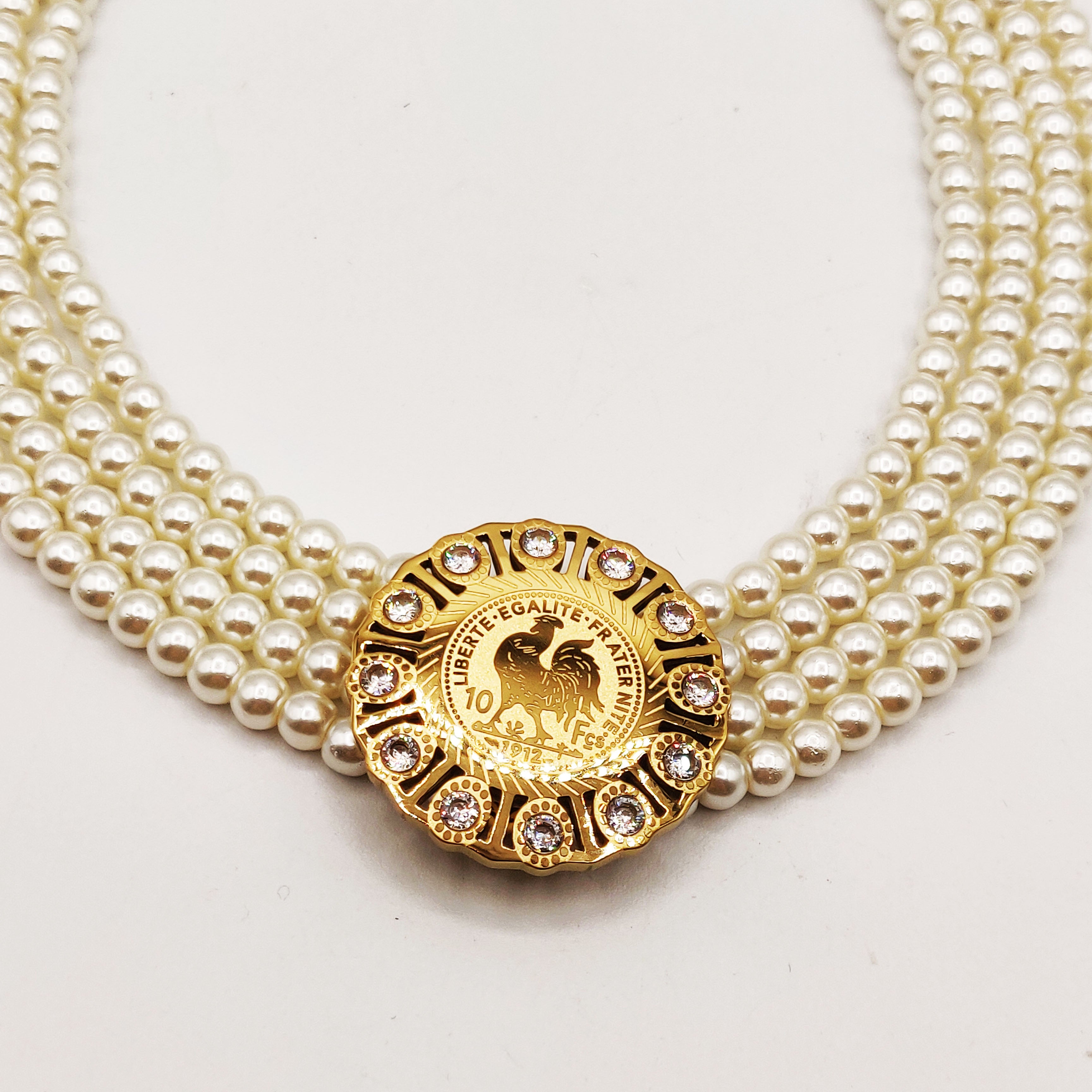 Collier Multirang de Perles d'imitation Pendentif Louise Coq Cristaux Luxe