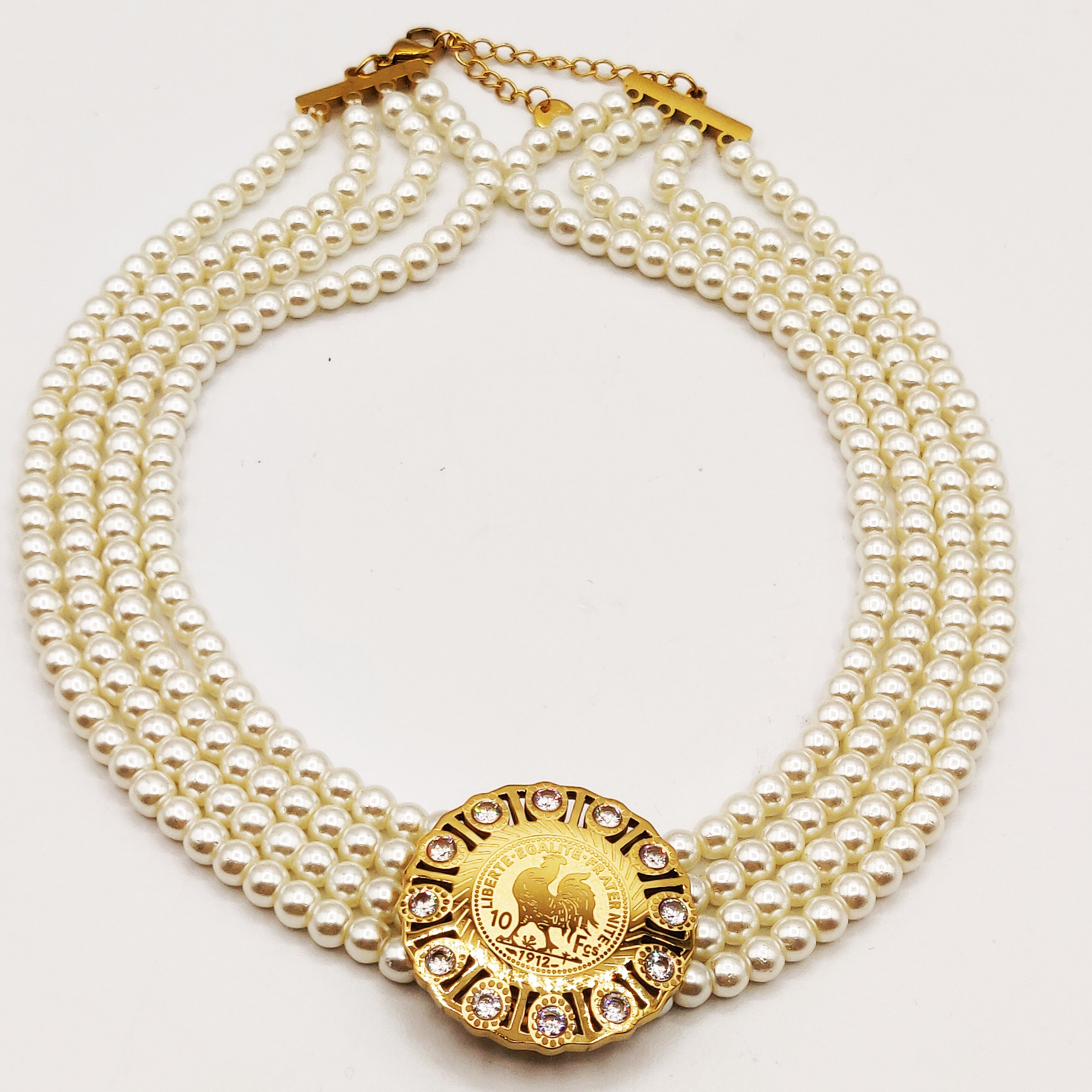 Collier Multirang de Perles d'imitation Pendentif Louise Coq Cristaux Luxe