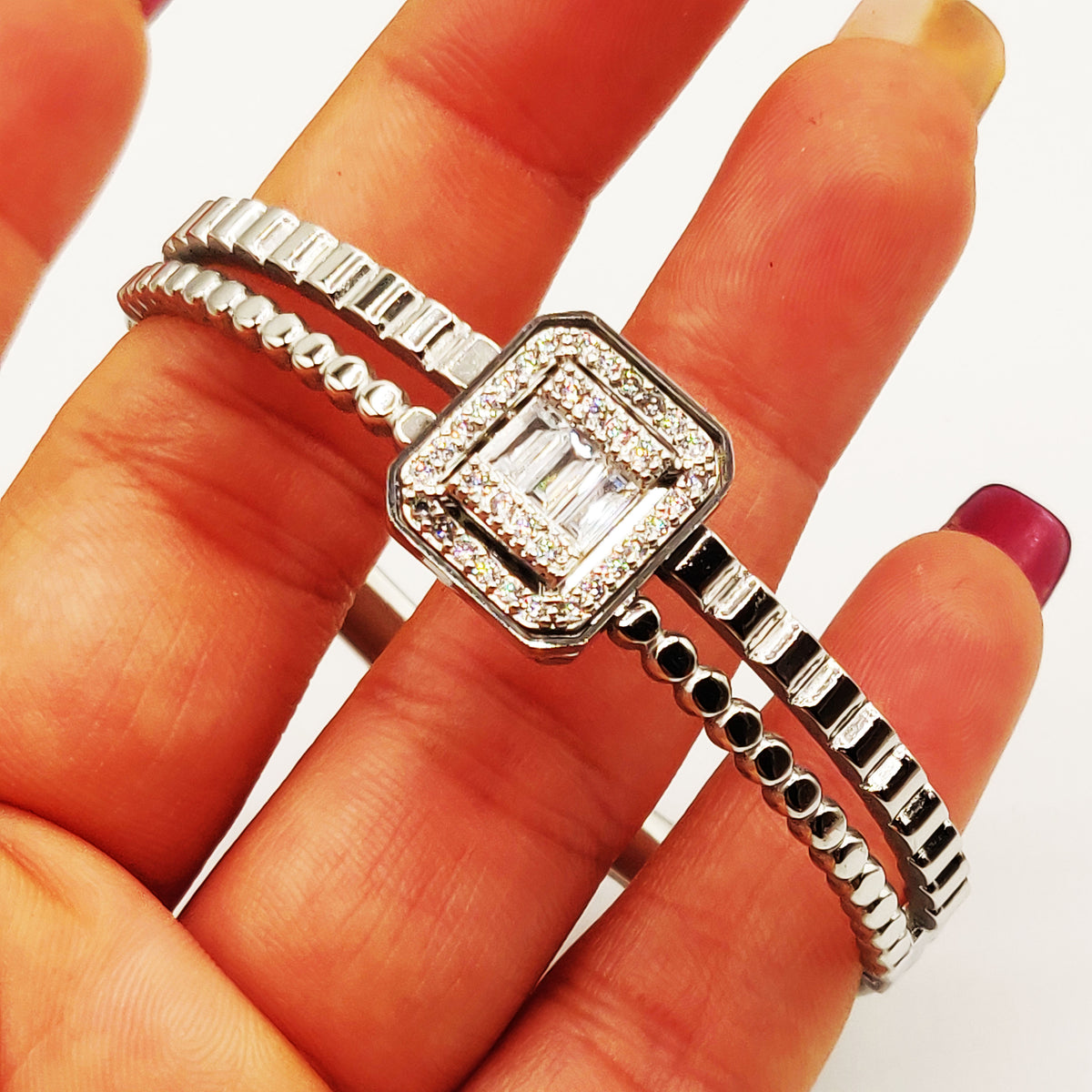 Bracelet Rigide Bosses Carré Cristaux Luxe Argenté