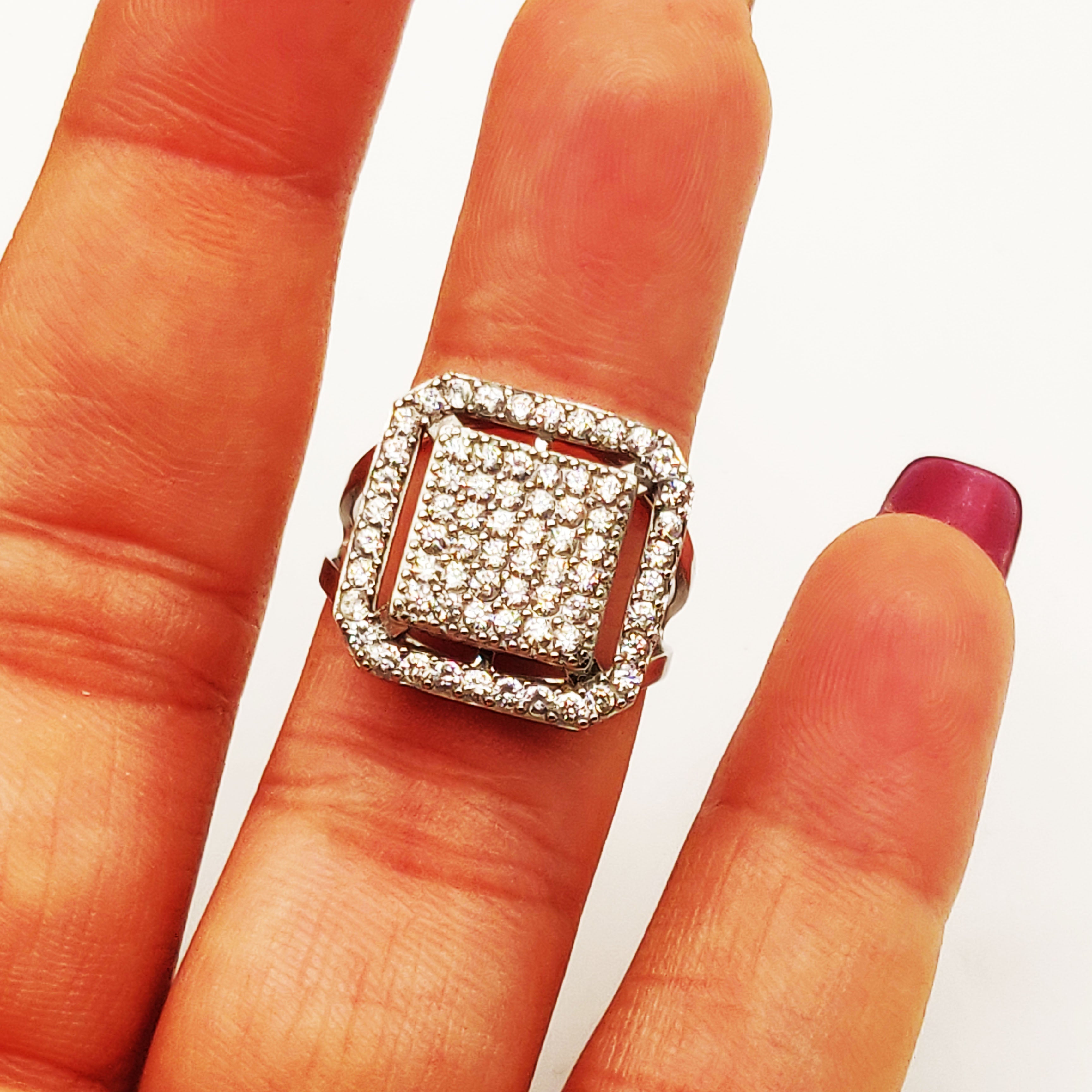Bague Bosses Carré Cristaux Luxe Argenté