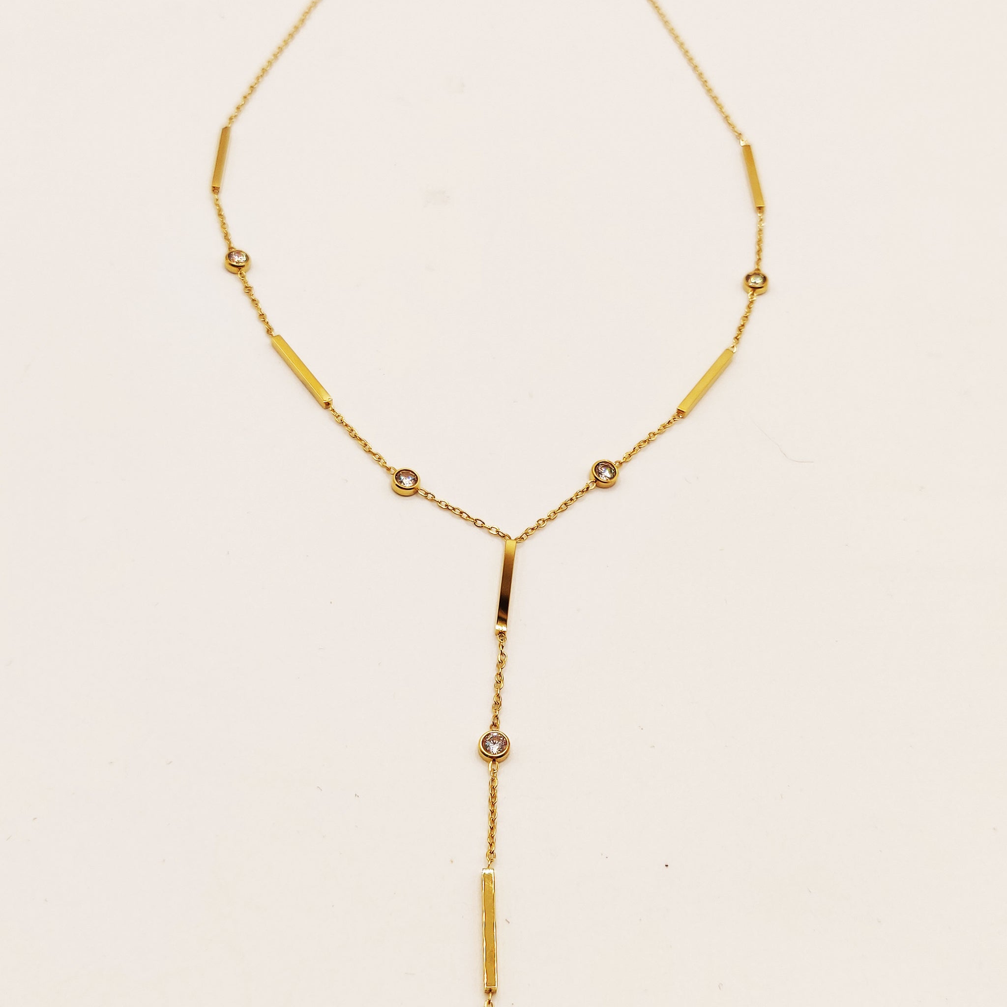 Collier Multi Barres et Cristaux Luxe